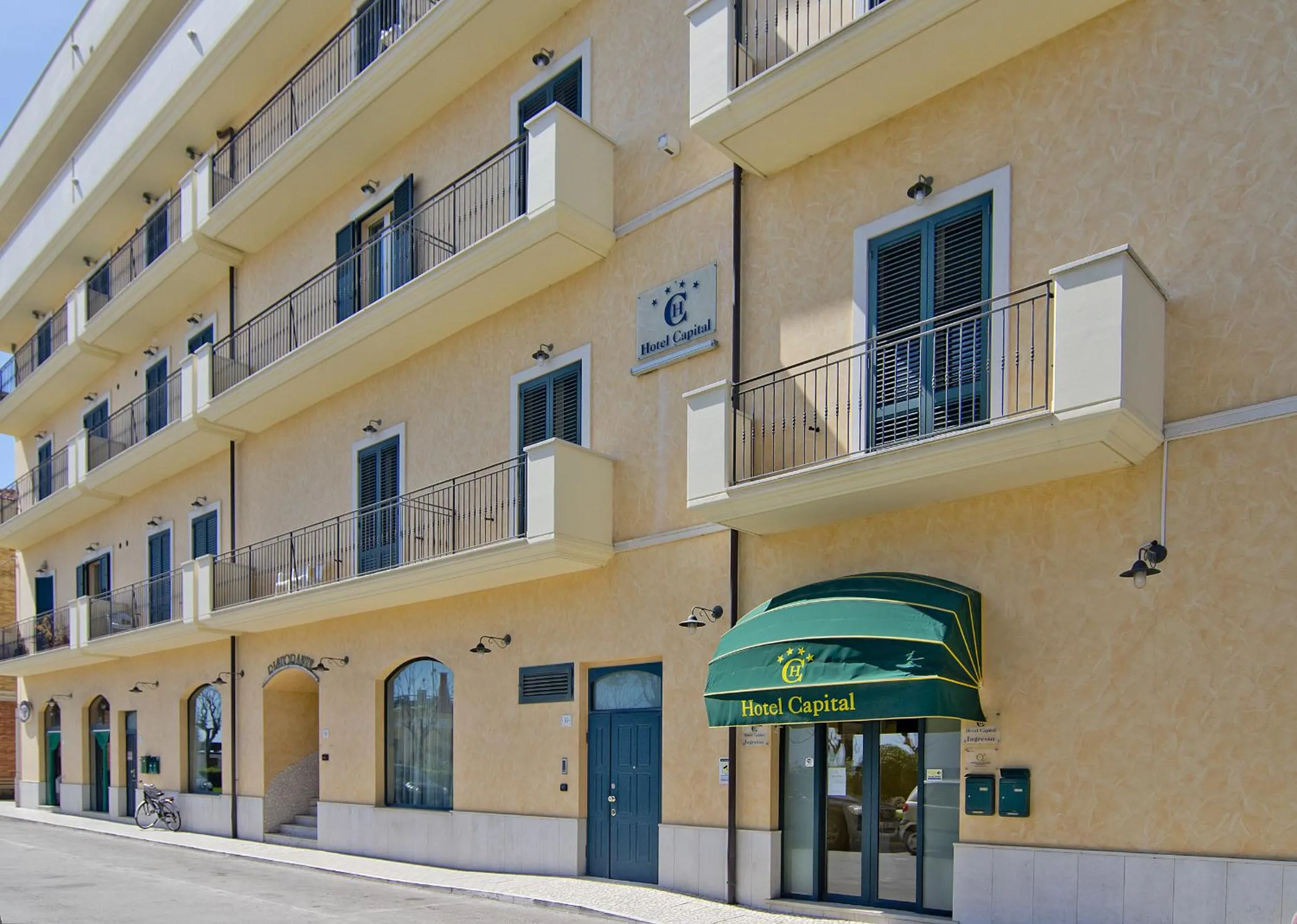Facade/entrance in Hotel Capital