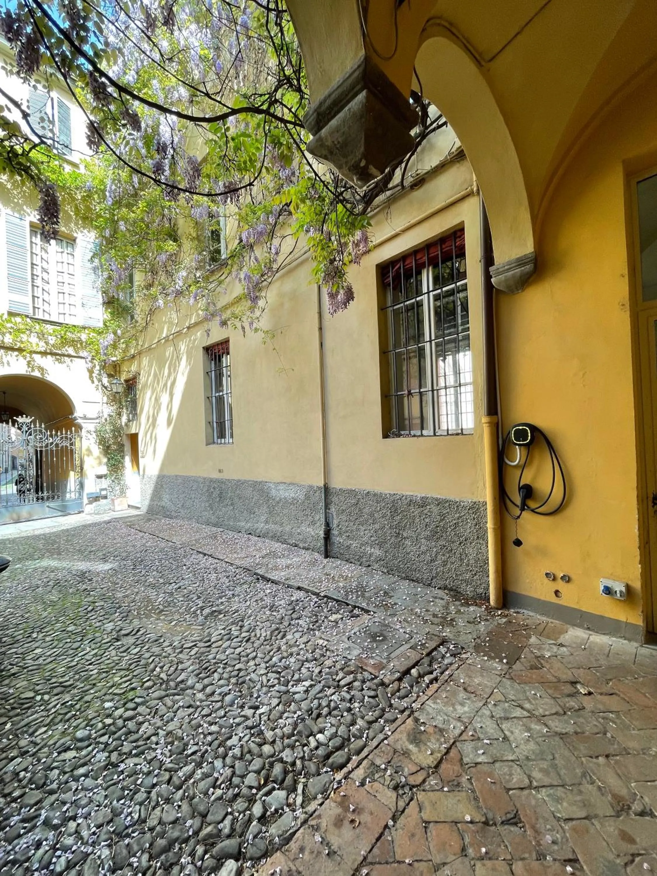 Inner courtyard view in Palazzo Dalla Rosa Prati
