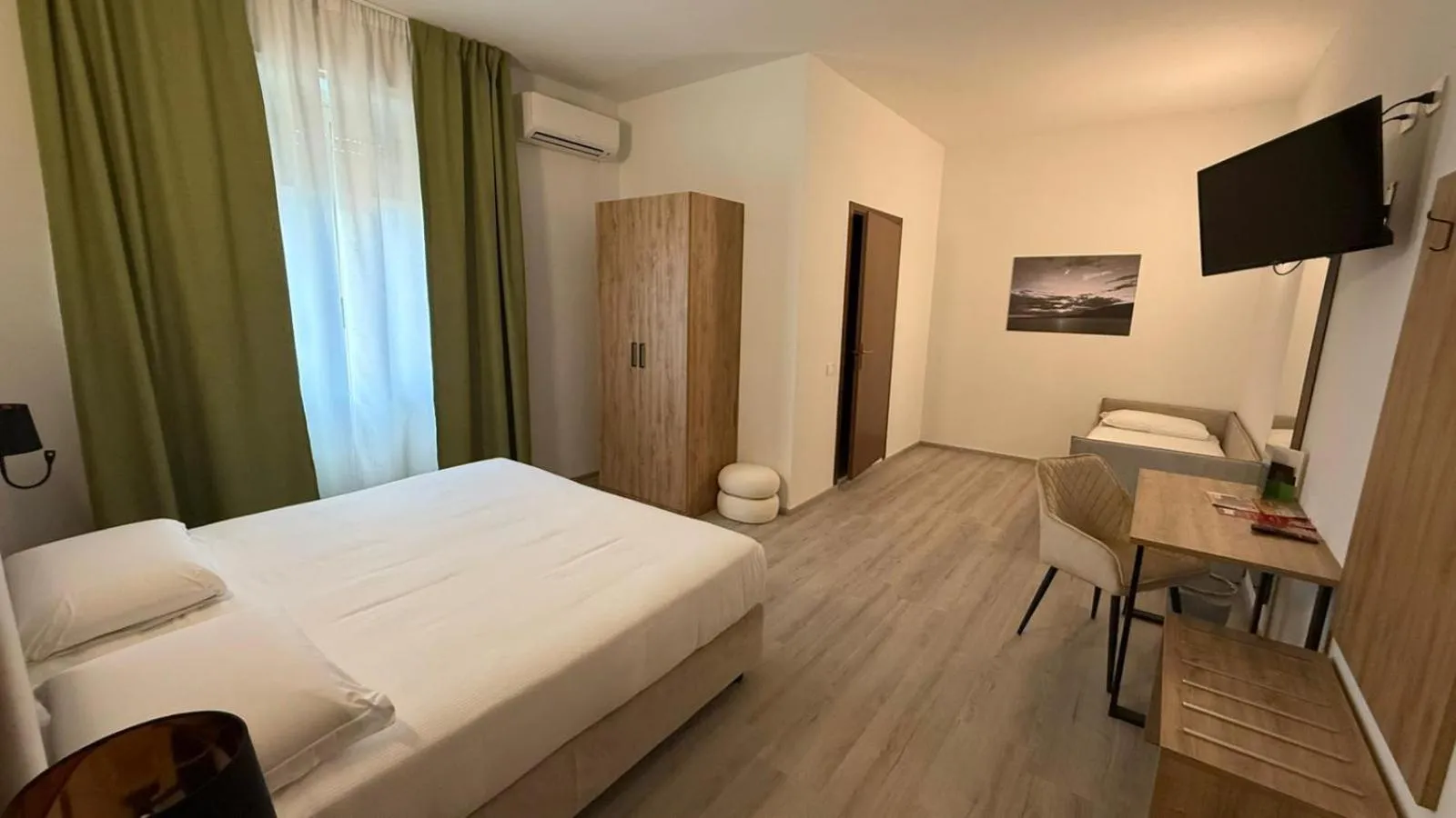 Bedroom, Bed in Hotel Bel Sito Peschiera