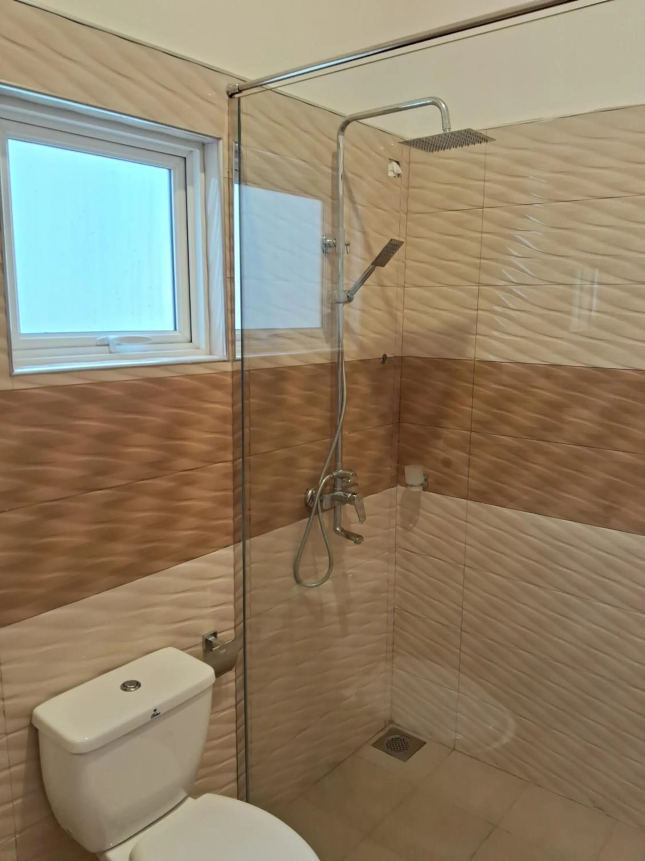 Shower in Holiday Fashion Inn