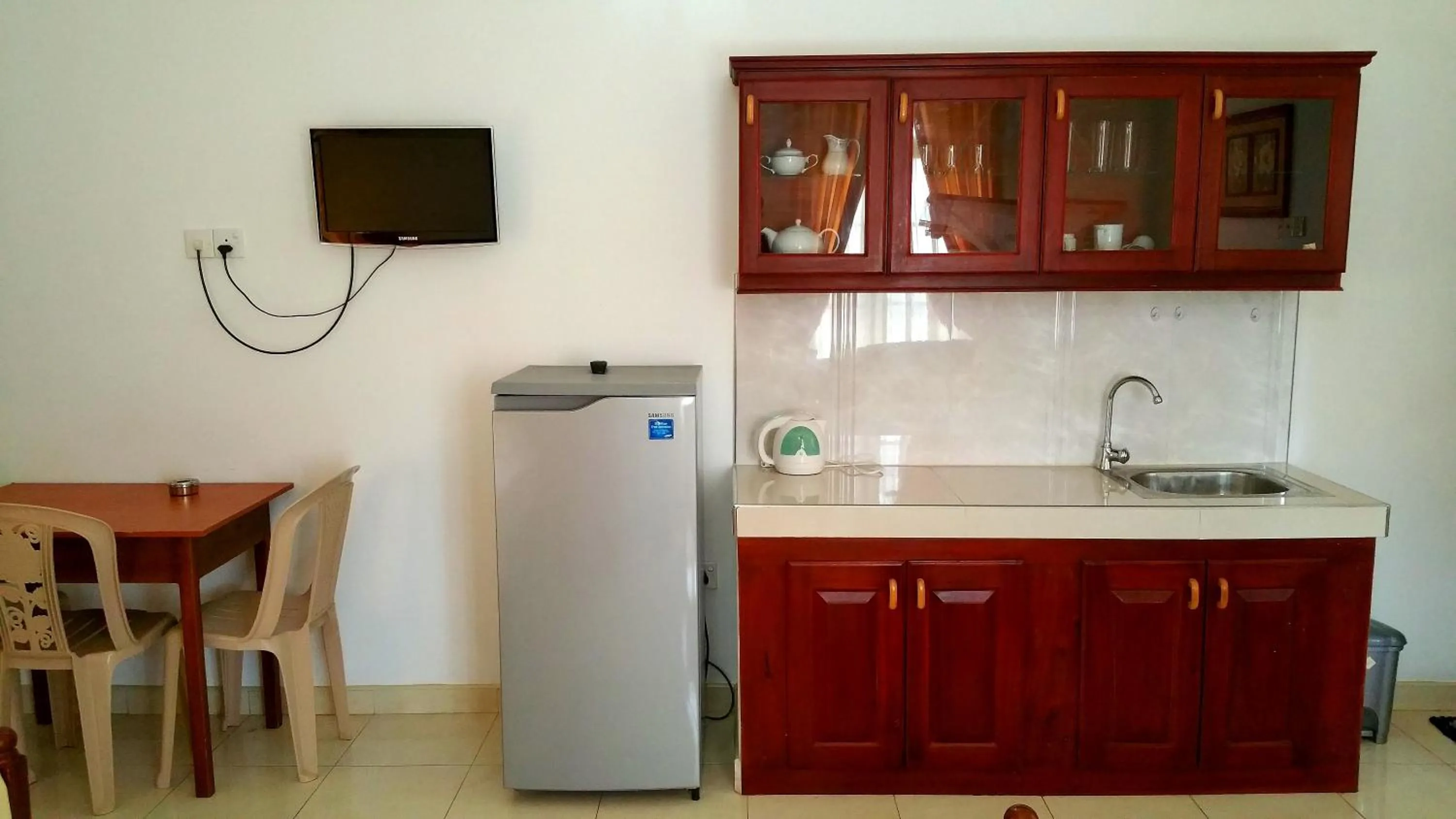 Kitchen or kitchenette in Holiday Fashion Inn