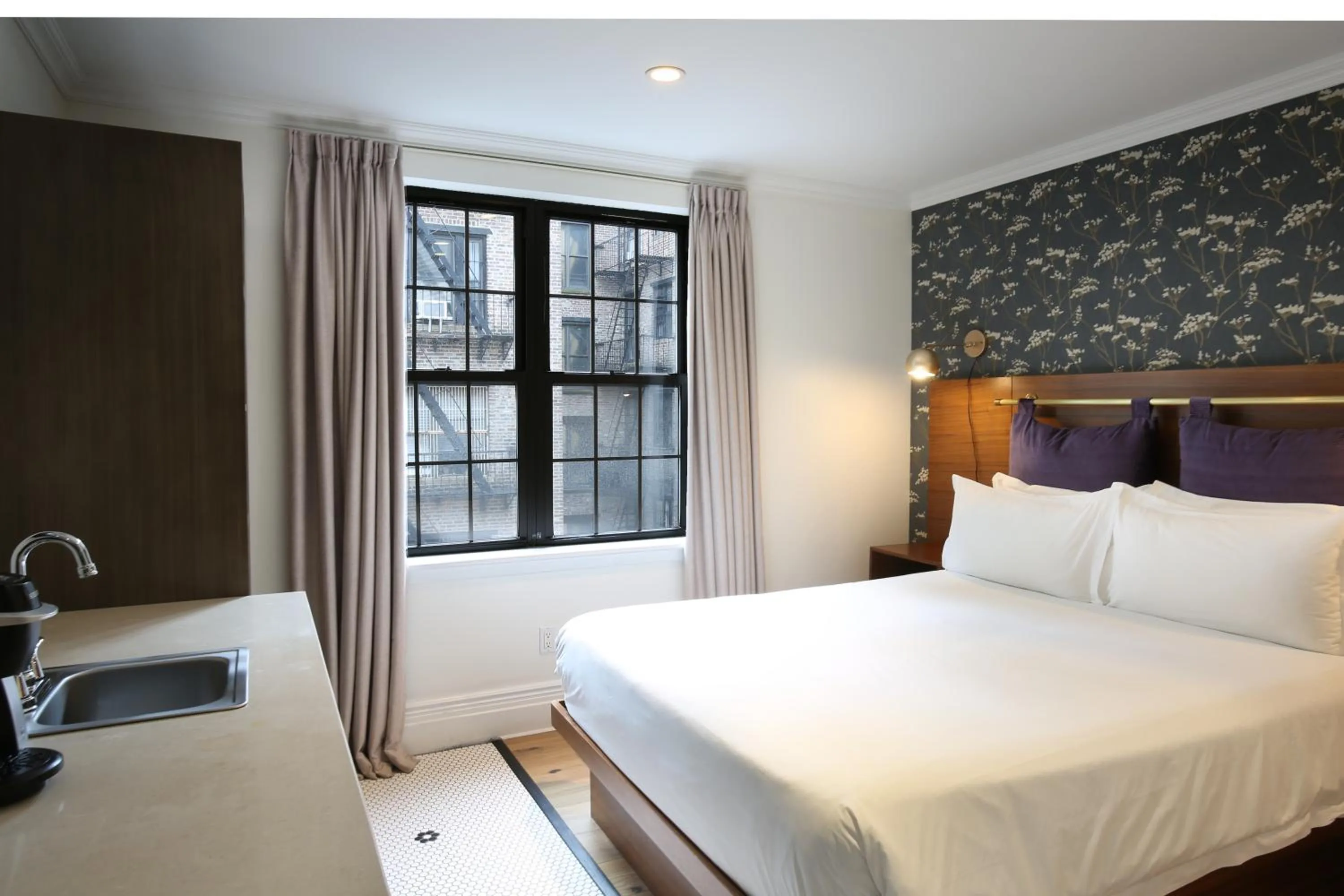 Queen Room in Hotel Scherman