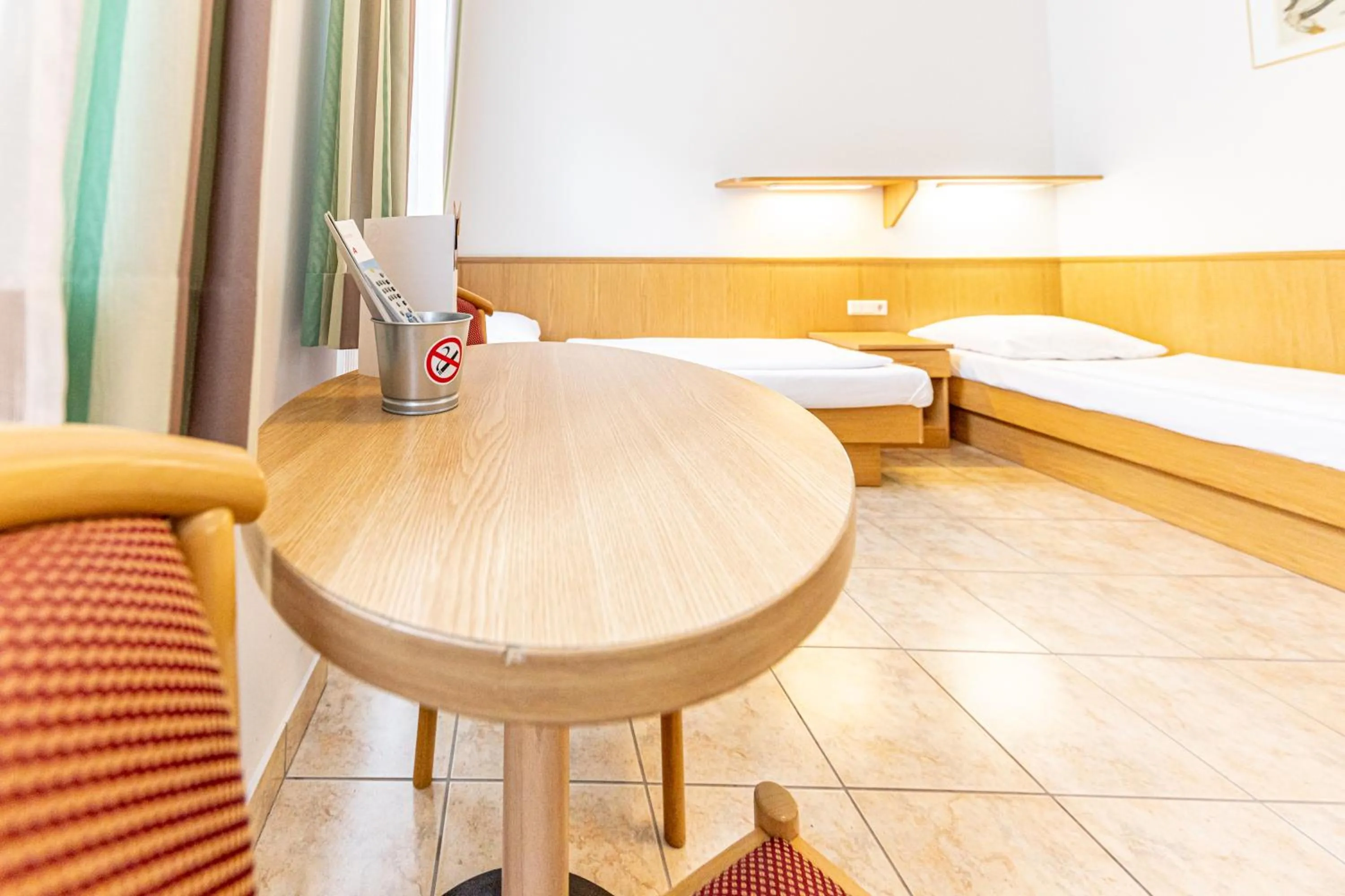 Standard Twin Room in Hotel-Pension Fünfhaus