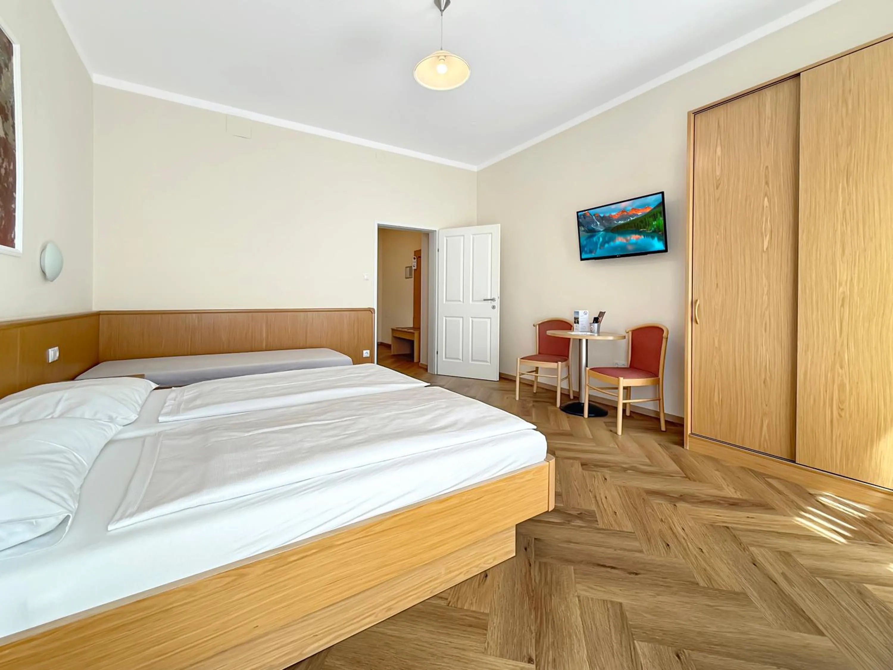 Double or Twin Room in Hotel-Pension Fünfhaus