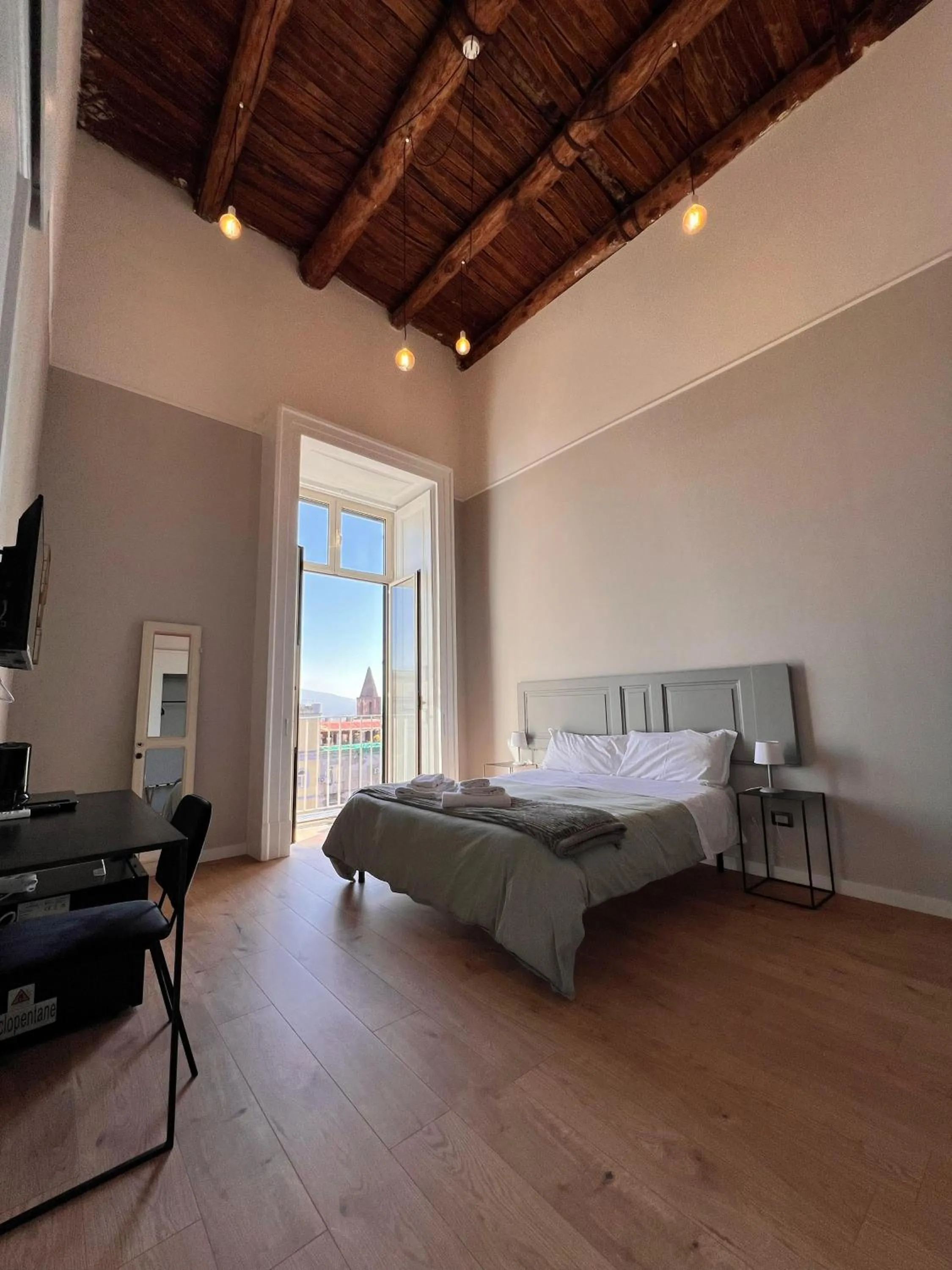 Photo of the whole room, Bed in Bellini View