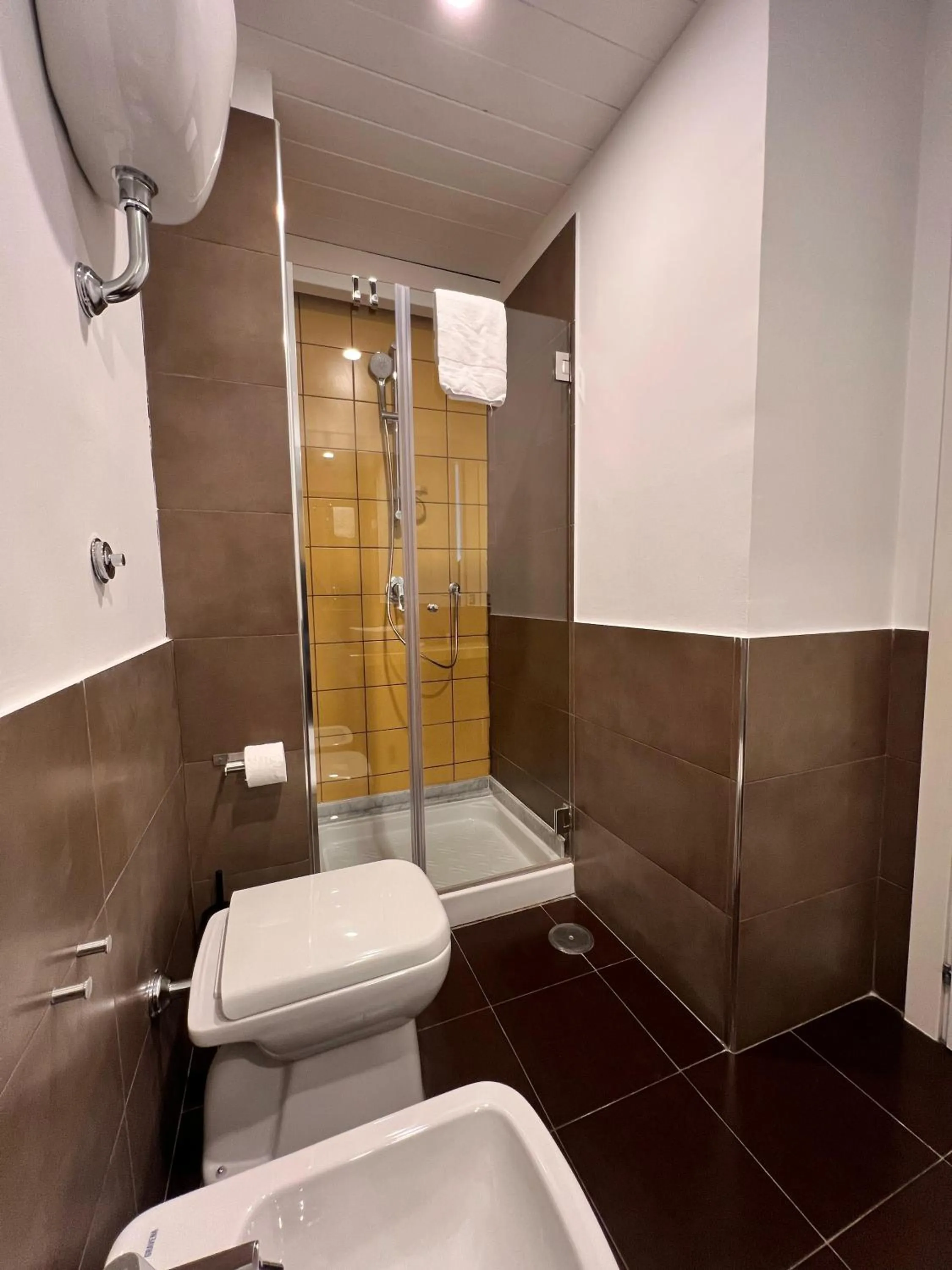 Shower in Bellini View