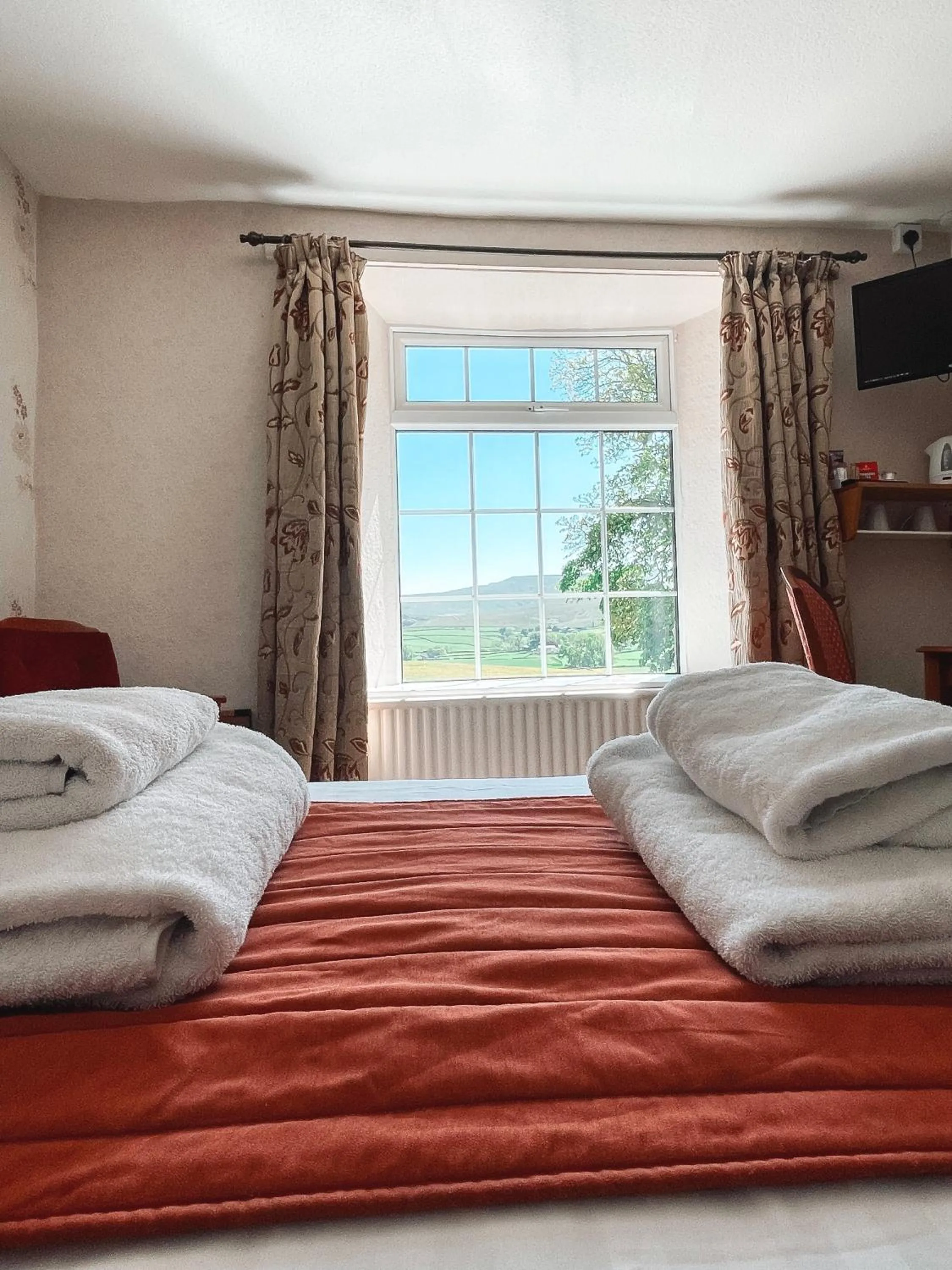 Bed in The Fat Lamb Country Inn and Nature Reserve