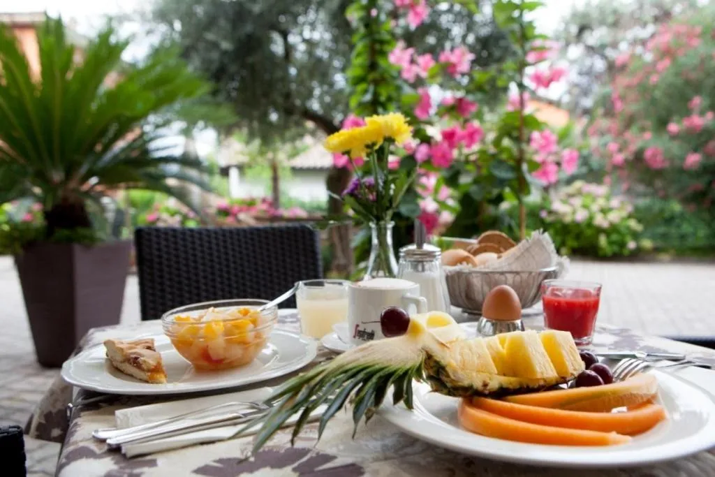 Restaurant/places to eat in Hotel Pace