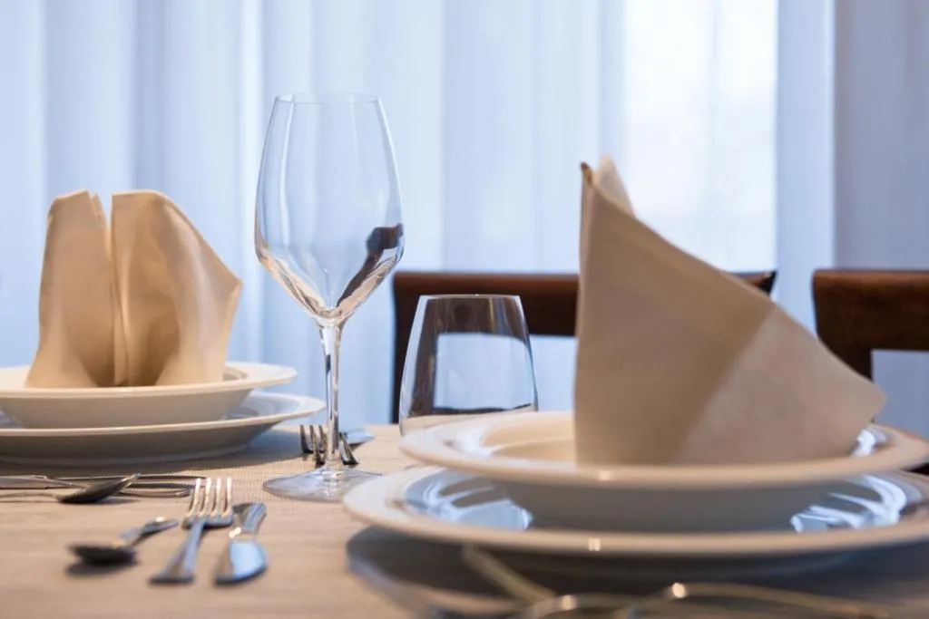 Restaurant/places to eat in Hotel Pace