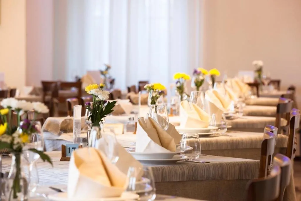 Restaurant/places to eat in Hotel Pace