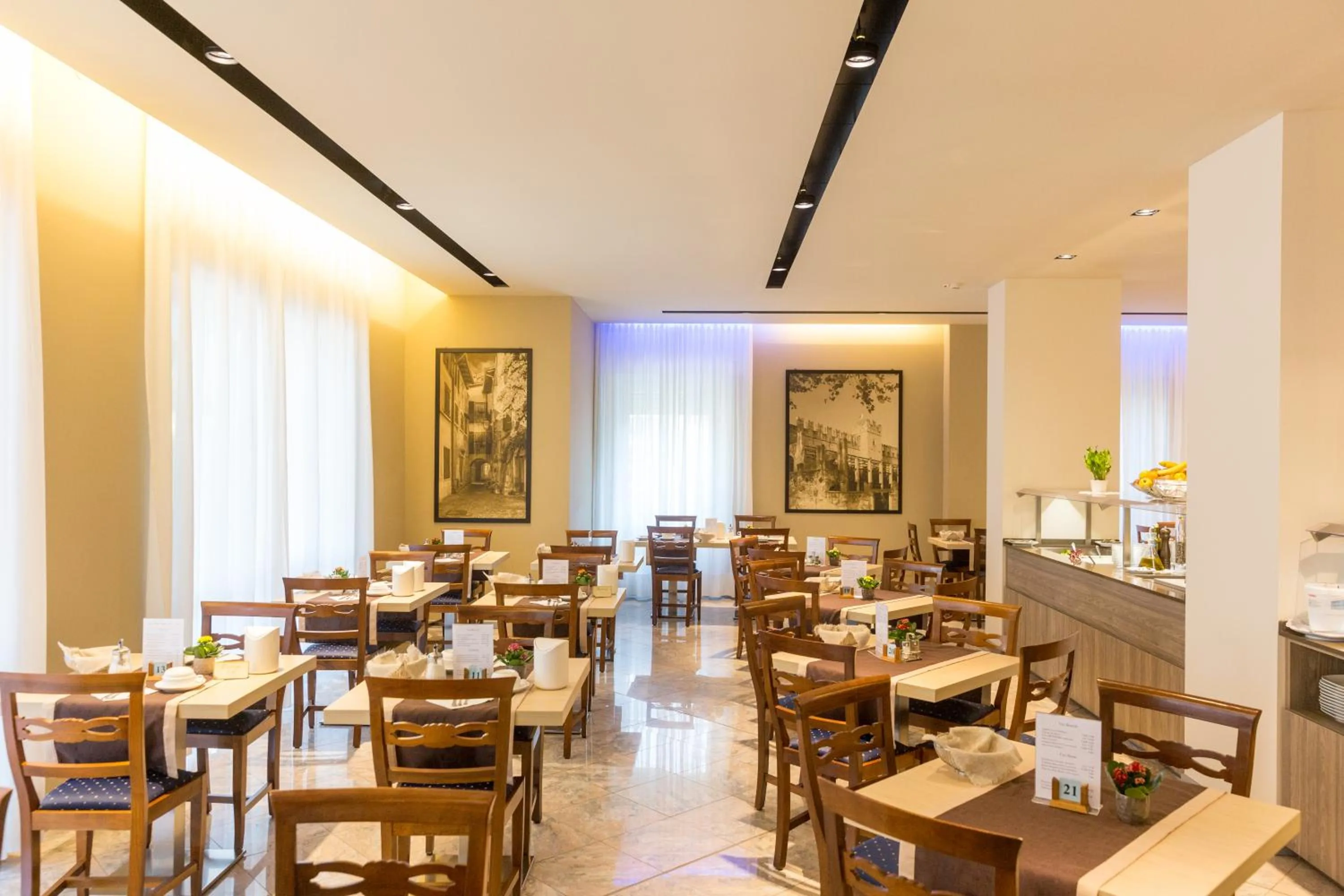 Restaurant/places to eat in Hotel Pace