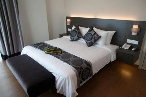 Photo of the whole room, Bed in Holiday Villa Hotel & Suites Kota Bharu - Wakaf Che Yeh, Night Market