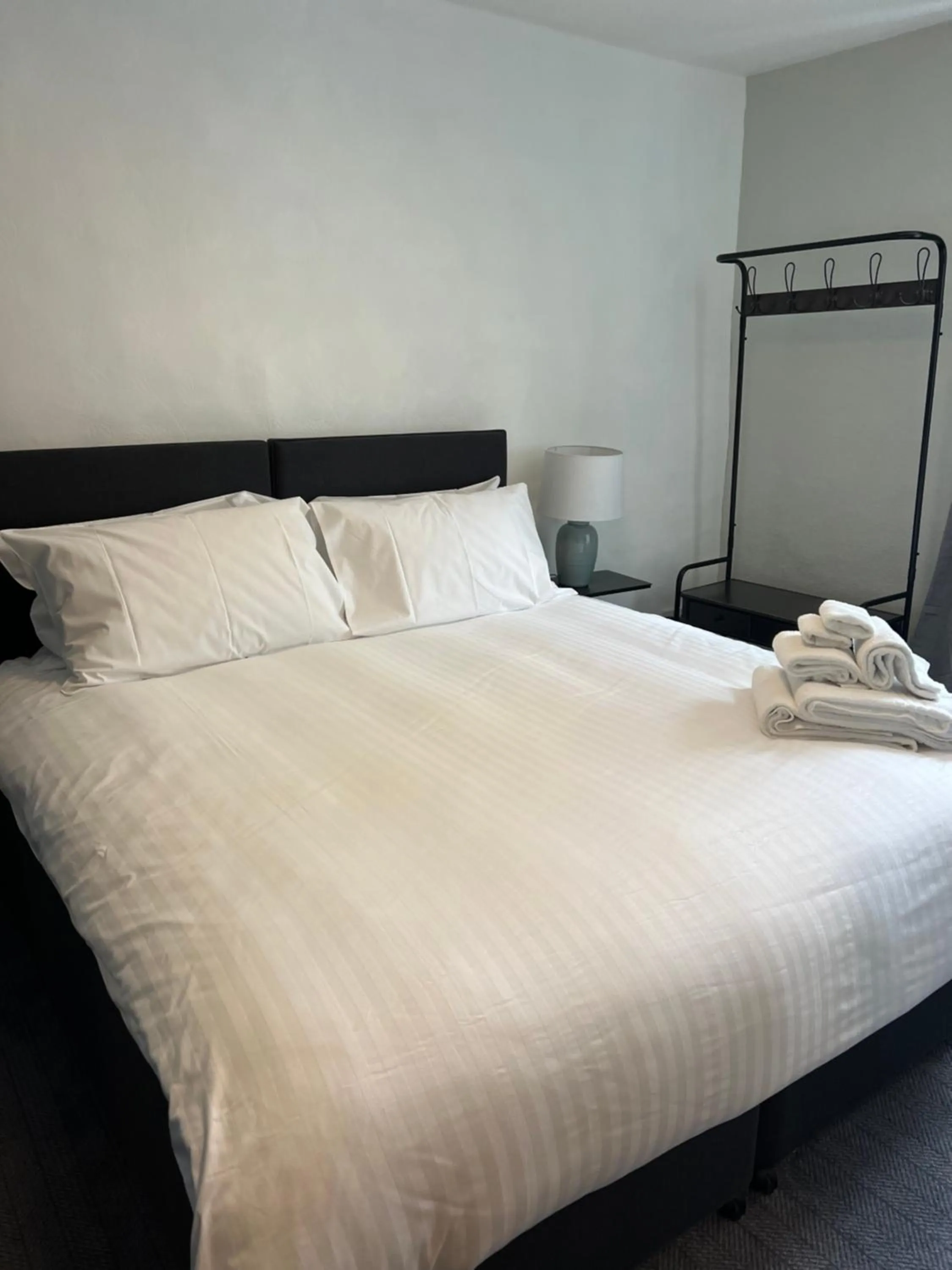 Bedroom, Bed in The Kings Arms Temple Sowerby