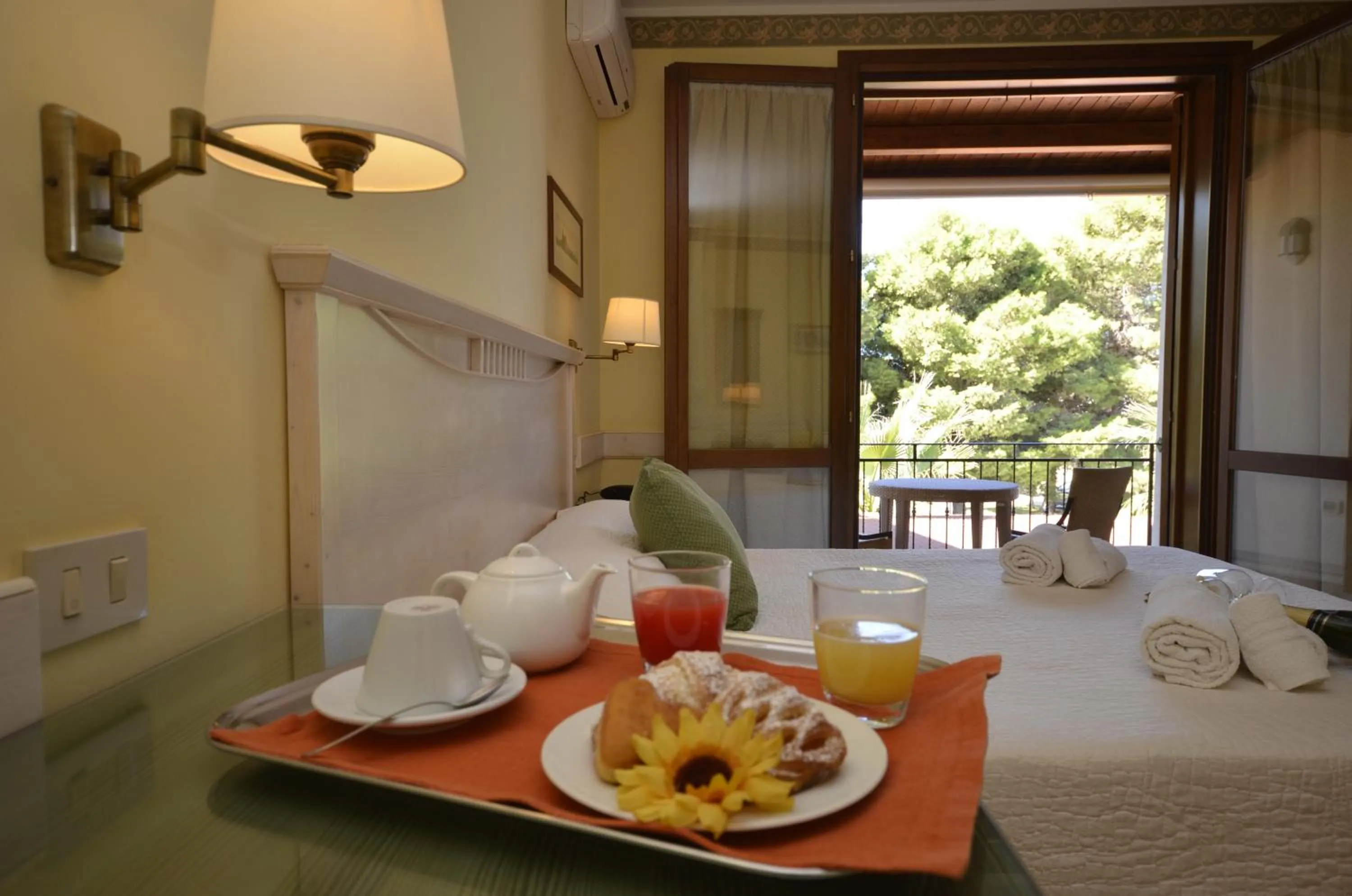 Breakfast, Bed in Krimar Hotel
