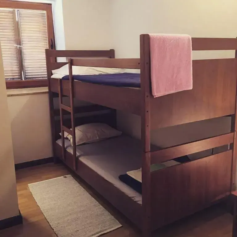 Triple Room with Shower in Buffet M Apartments and Rooms Obrovac Triple Room with Shower in Buffet M Apartments and Rooms Obrovac
