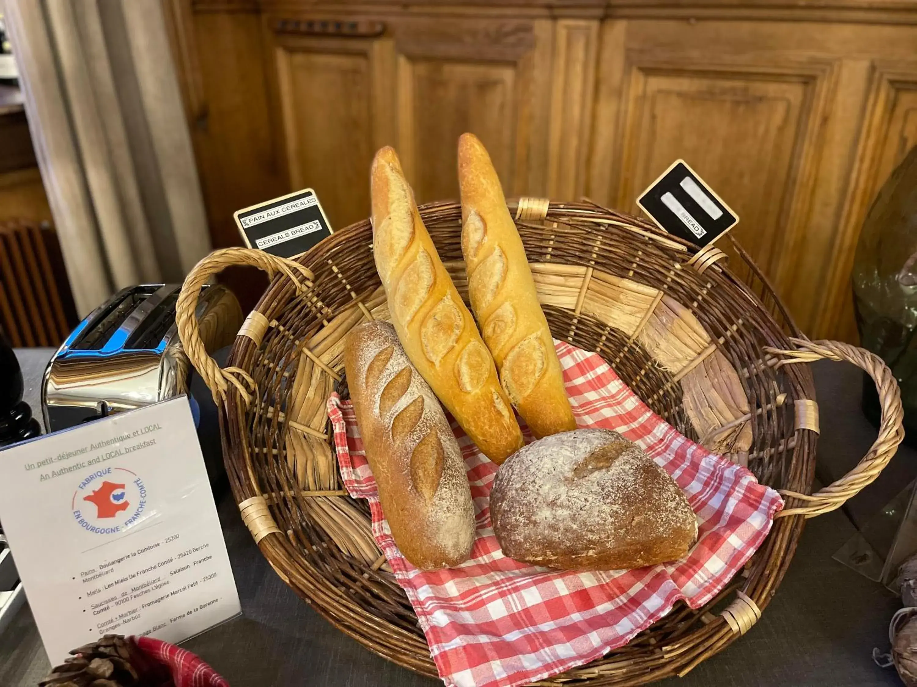 Breakfast in The Originals Boutique, Hôtel de la Balance, Montbéliard Breakfast in The Originals Boutique, Hôtel de la Balance, Montbéliard