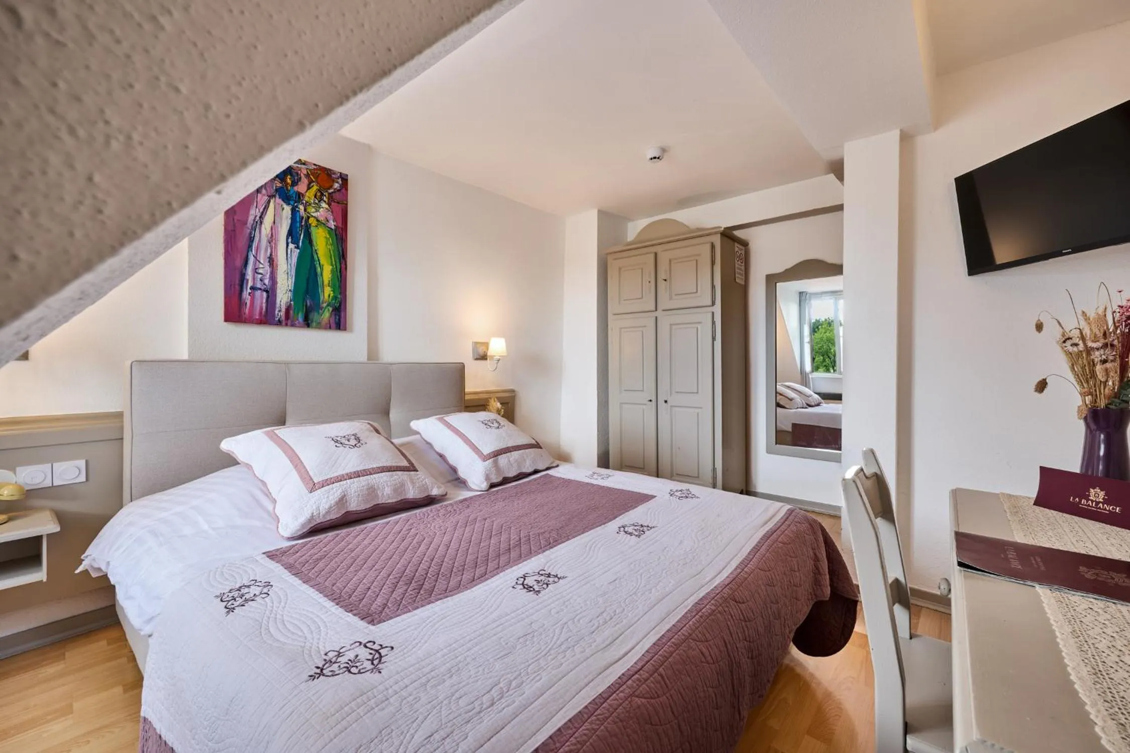 Photo of the whole room, Bed in The Originals Boutique, Hôtel de la Balance, Montbéliard