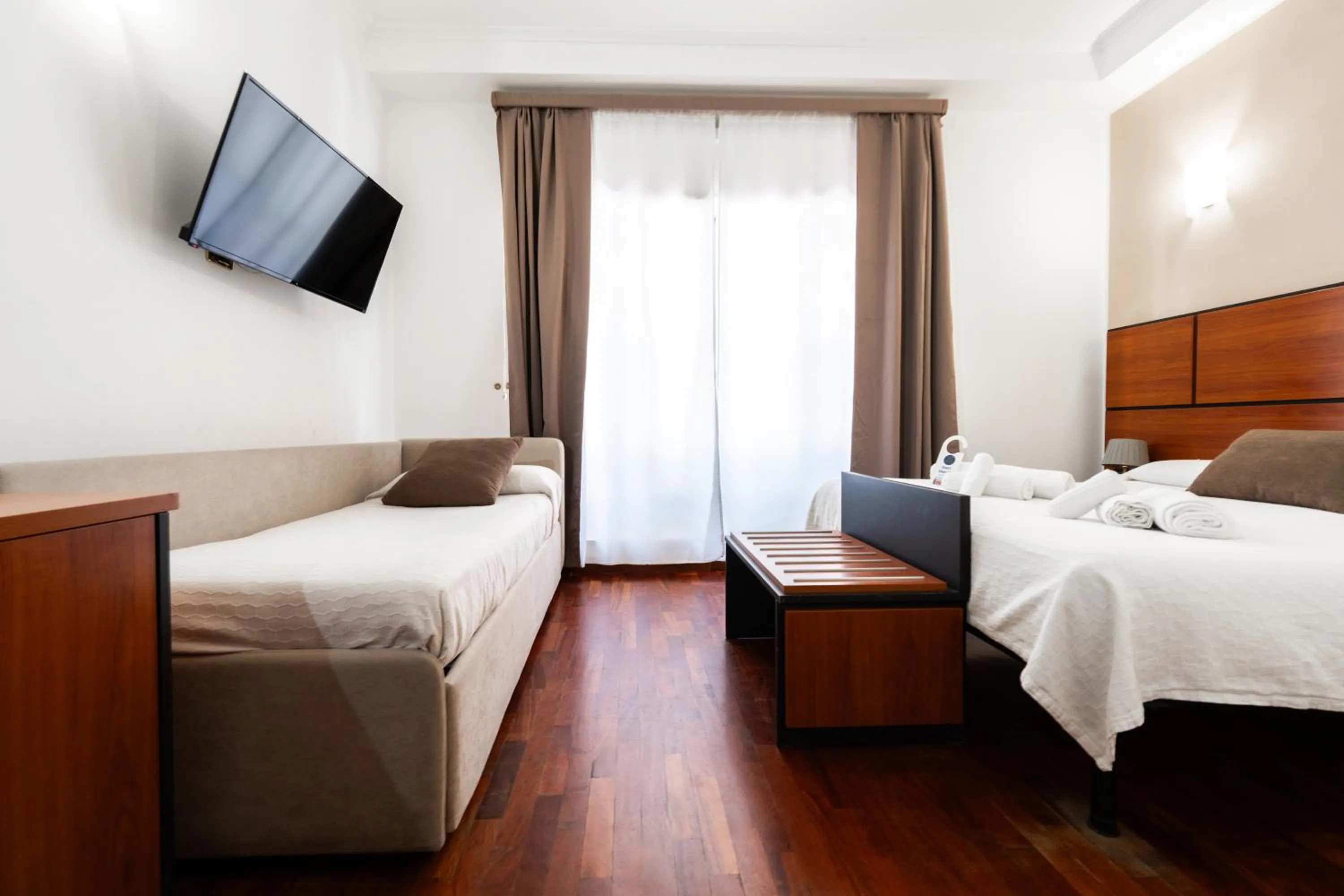 TV and multimedia, Bed in Hotel City Center