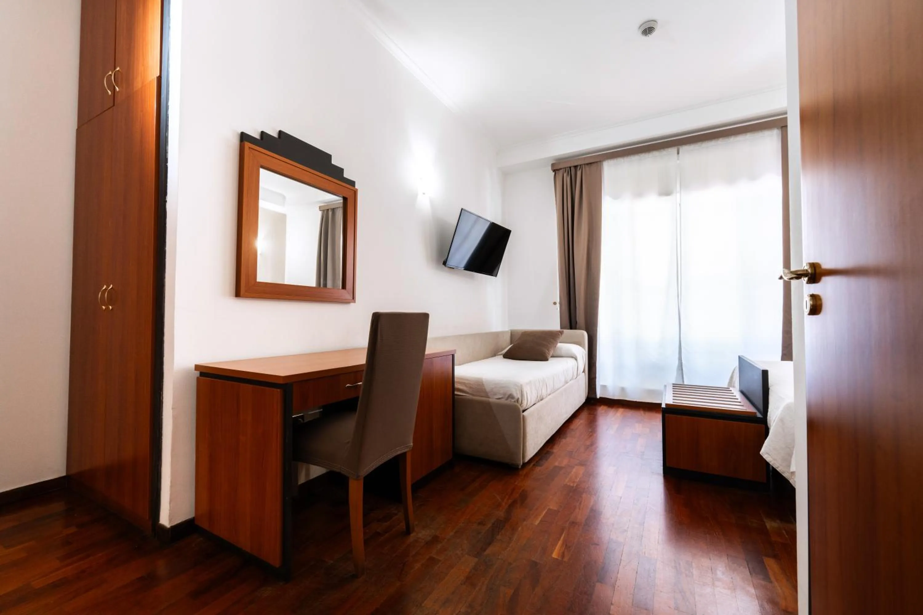 Seating area, Bed in Hotel City Center