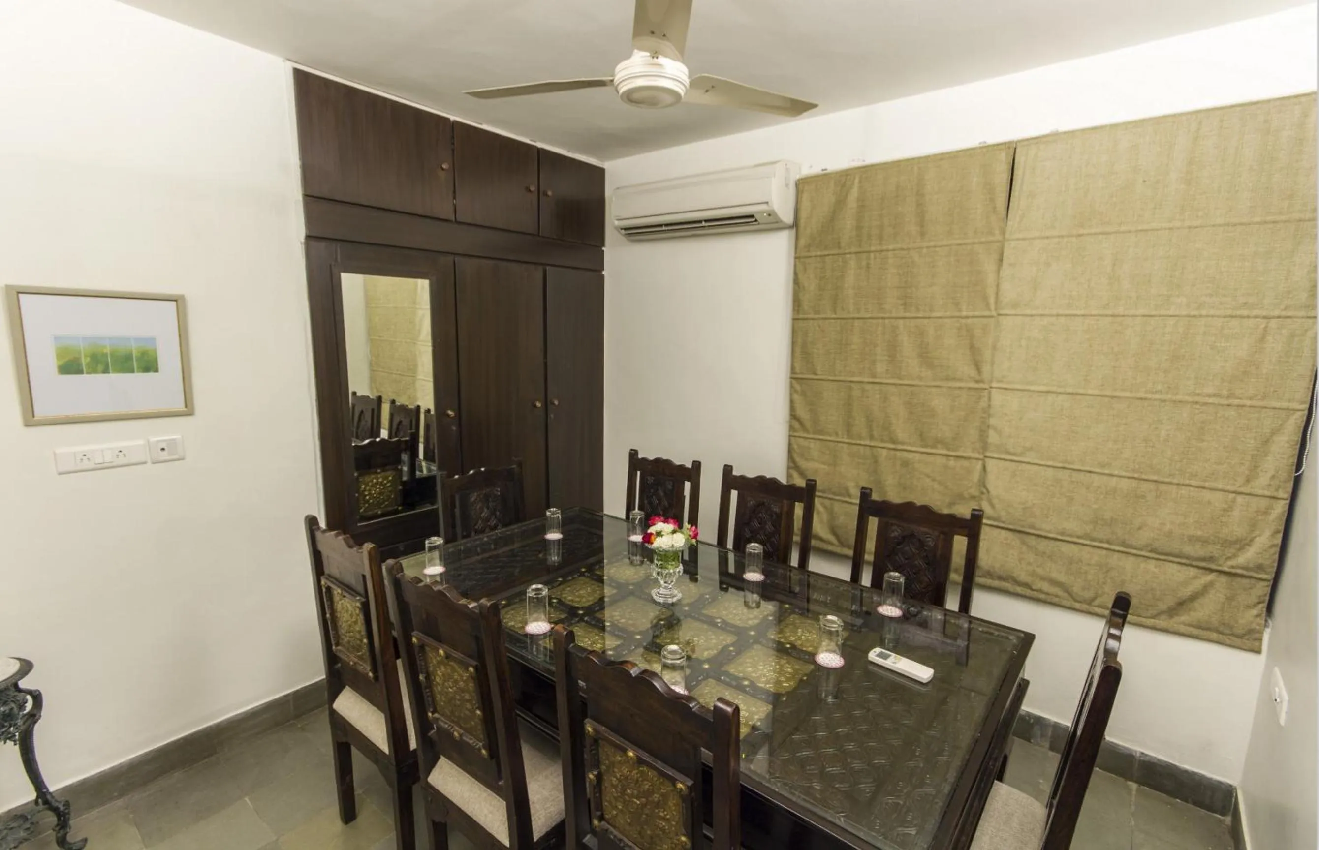 Restaurant/places to eat in 66 Residencey