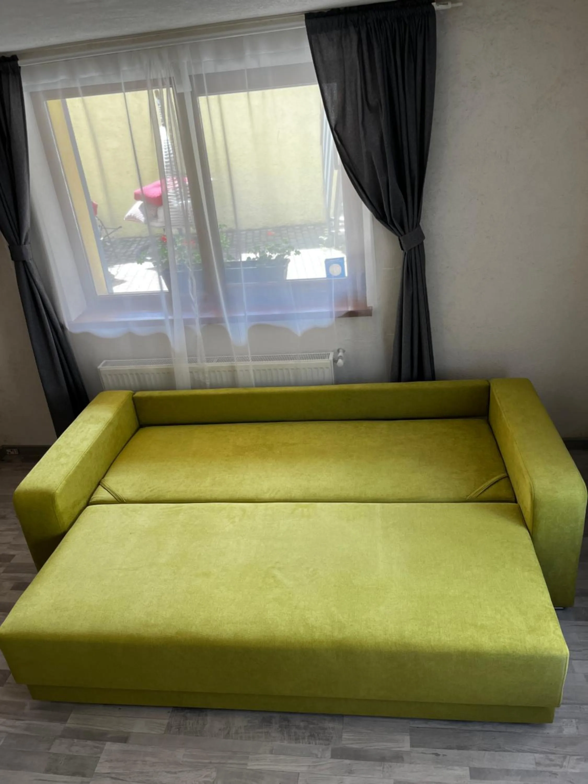 AKI GRAY Apartment
