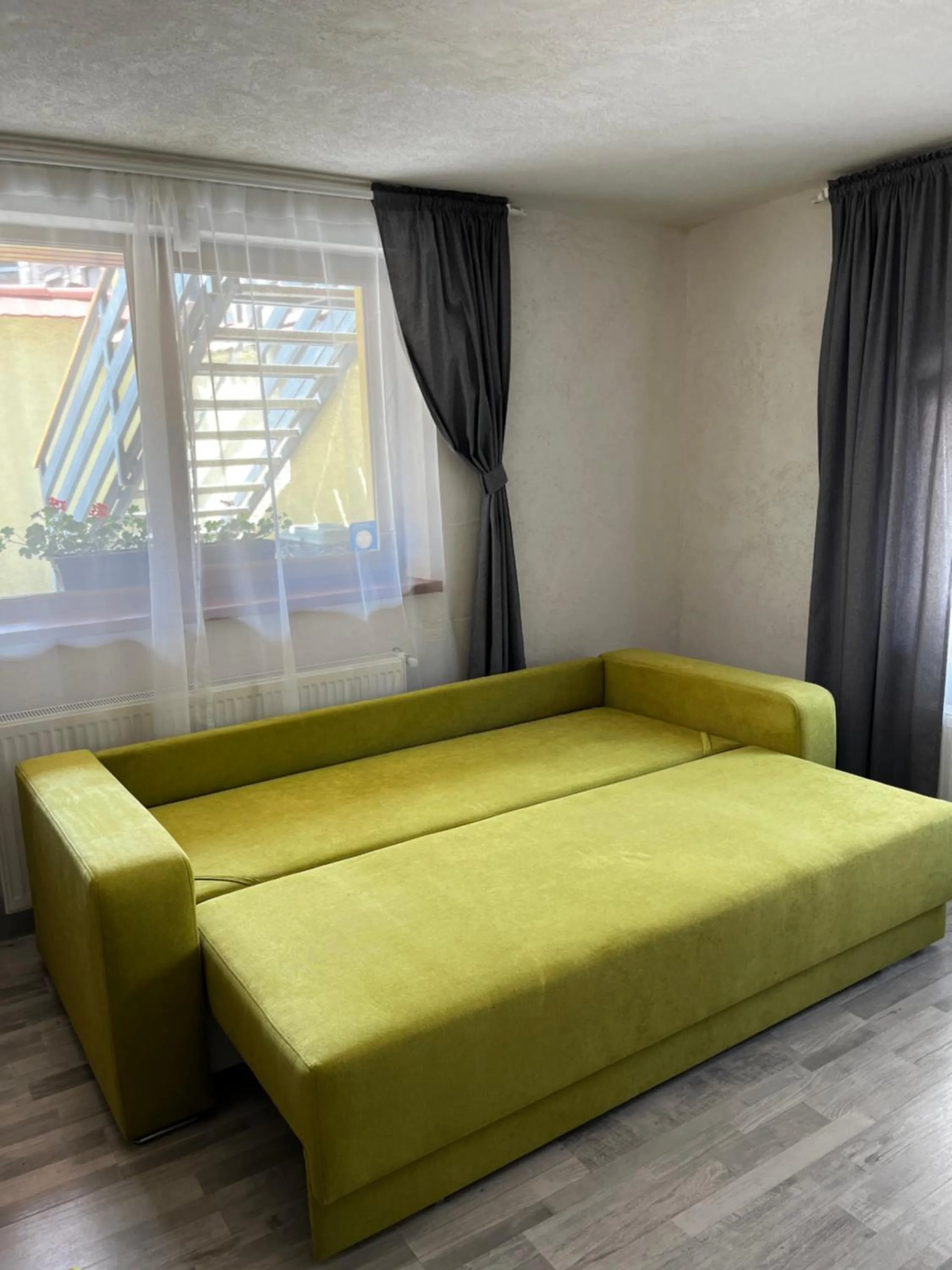 AKI GRAY Apartment