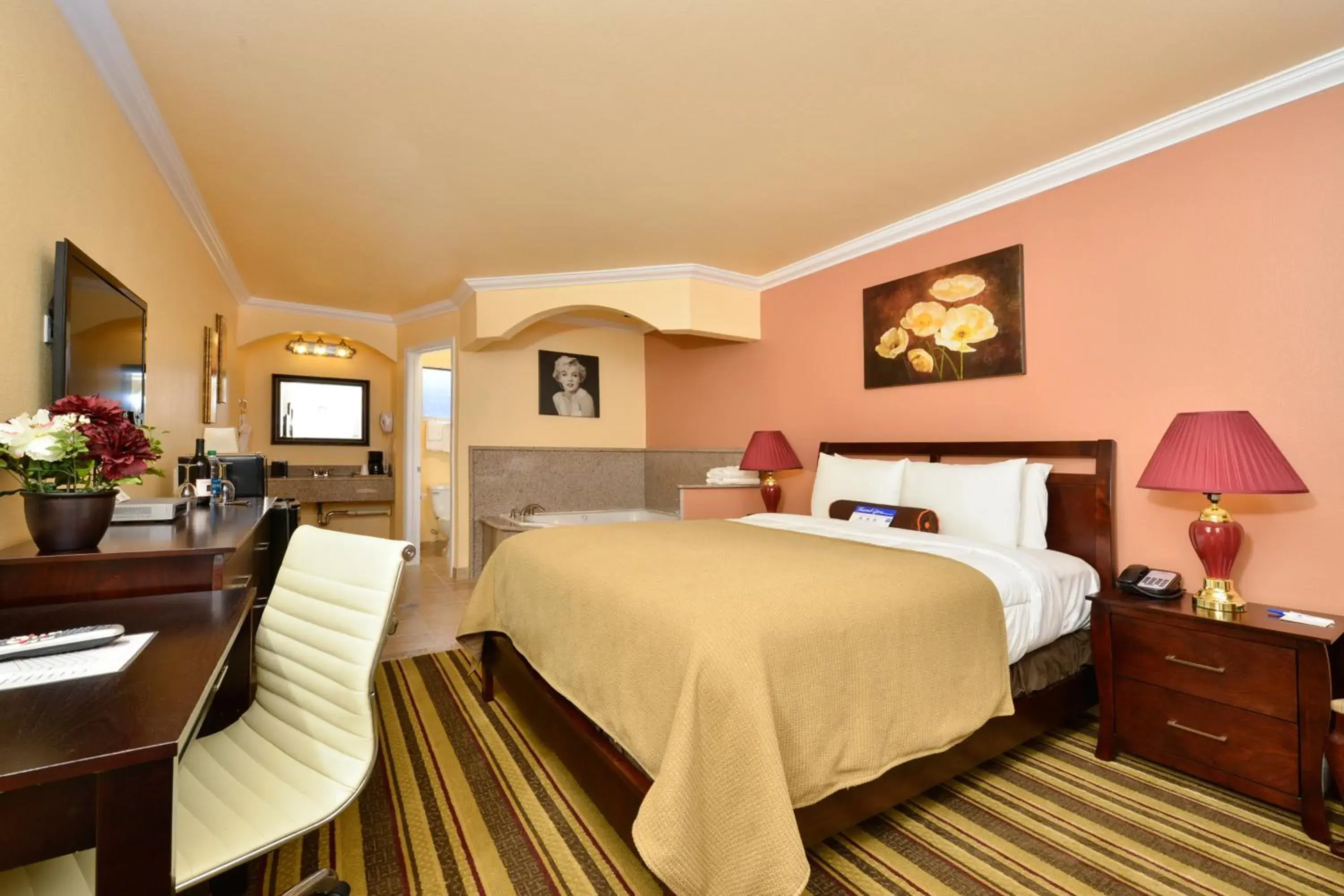 Non-Smoking One Bedroom Queen Jaccuzi Suite in Inn by the sfo Non-Smoking One Bedroom Queen Jaccuzi Suite in Inn by the sfo