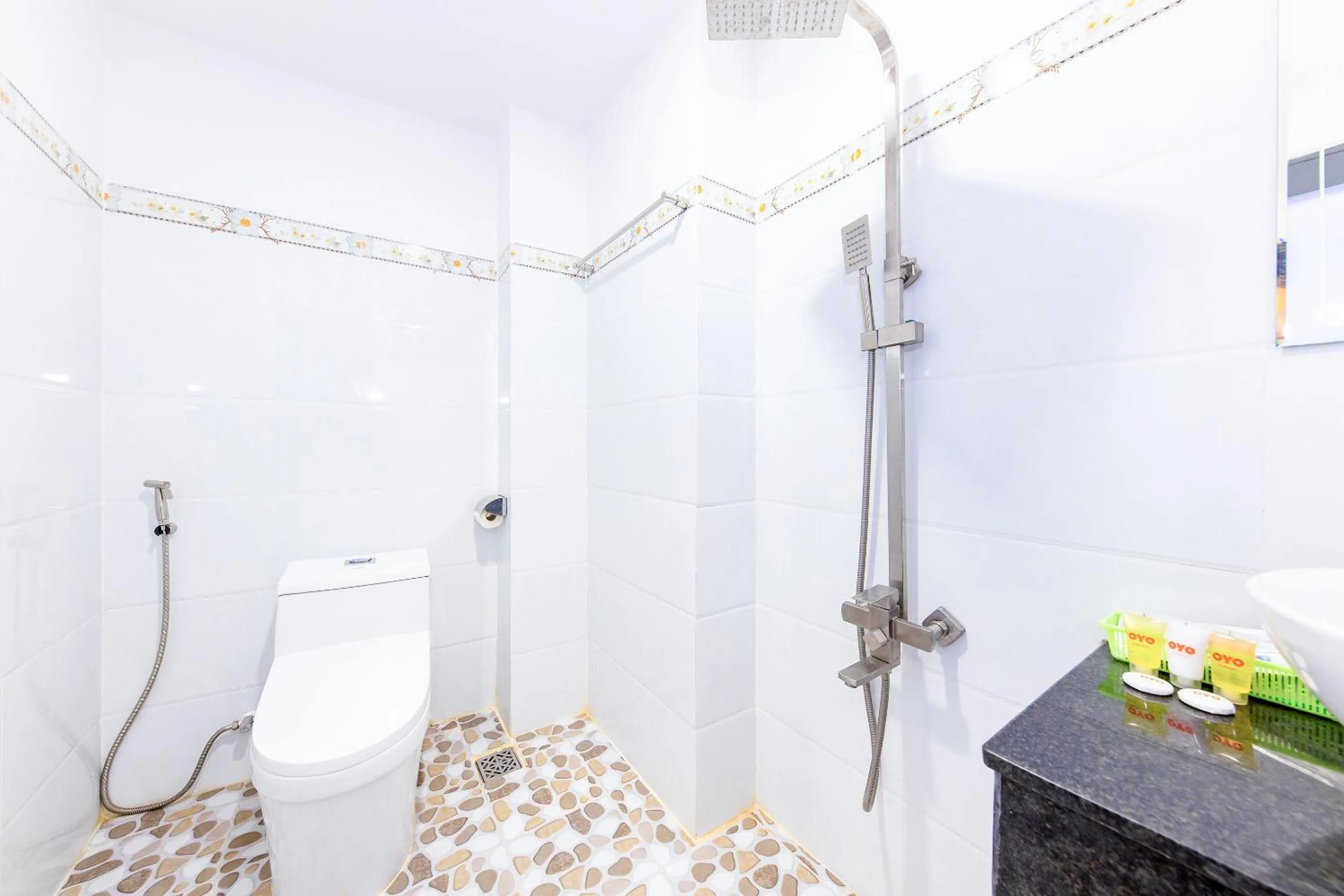 Bathroom in Q3 Viet An Hotel Nha Trang