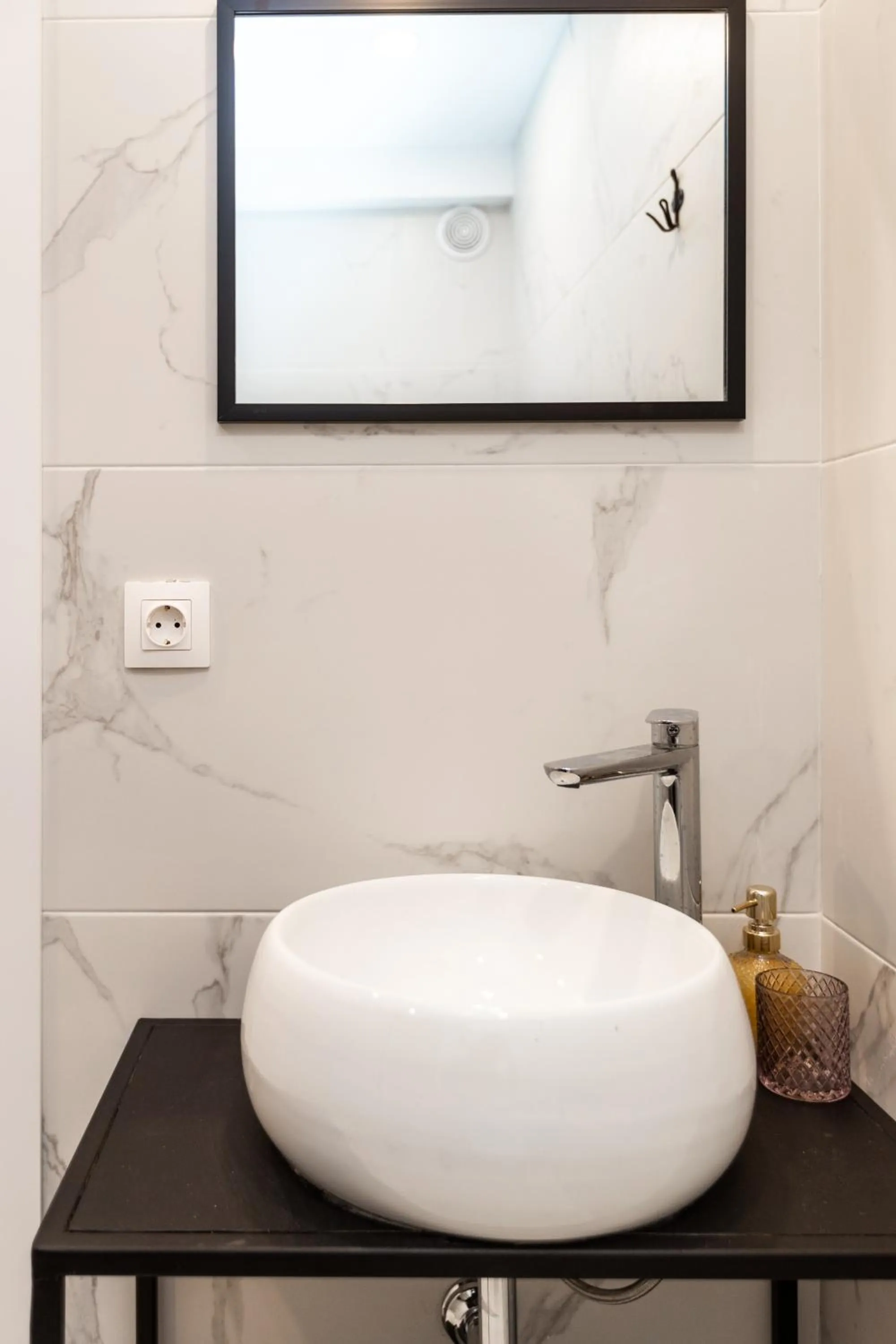 Shower in Shota Rustaveli Aparthotel