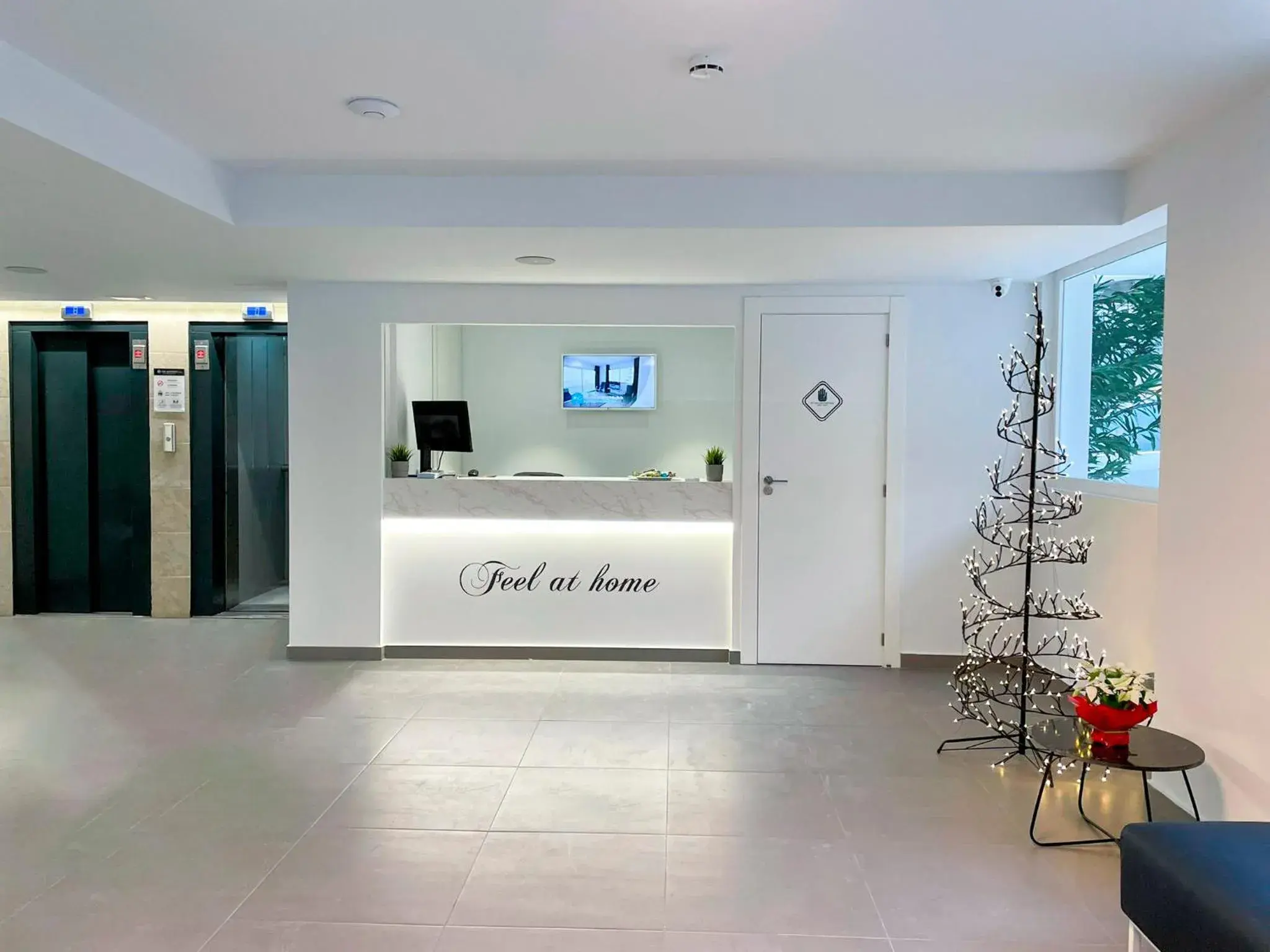 Lobby or reception in Trebol One Apartments By Mc Lobby or reception in Trebol One Apartments By Mc