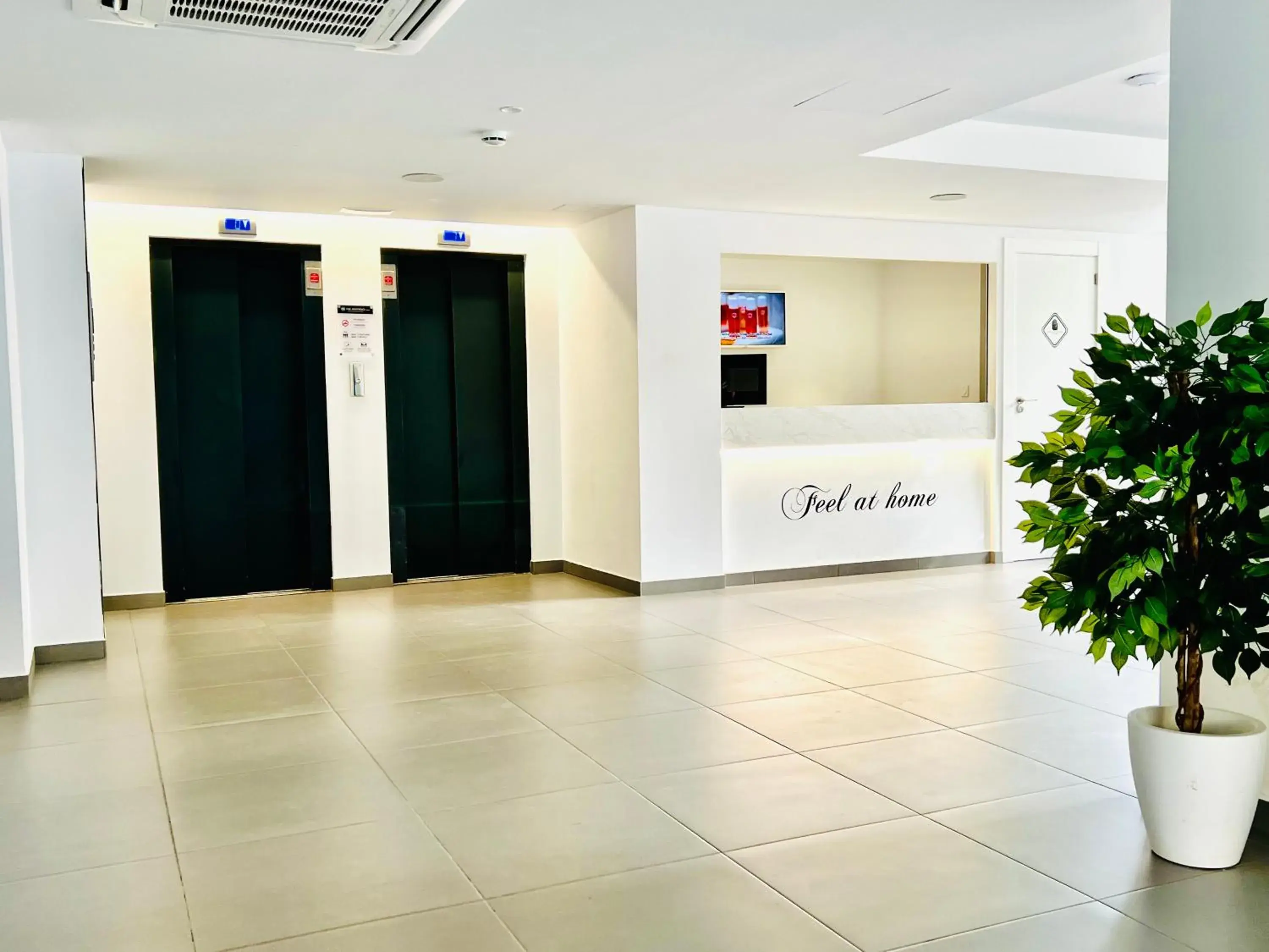 Lobby or reception in Trebol One Apartments By Mc Lobby or reception in Trebol One Apartments By Mc