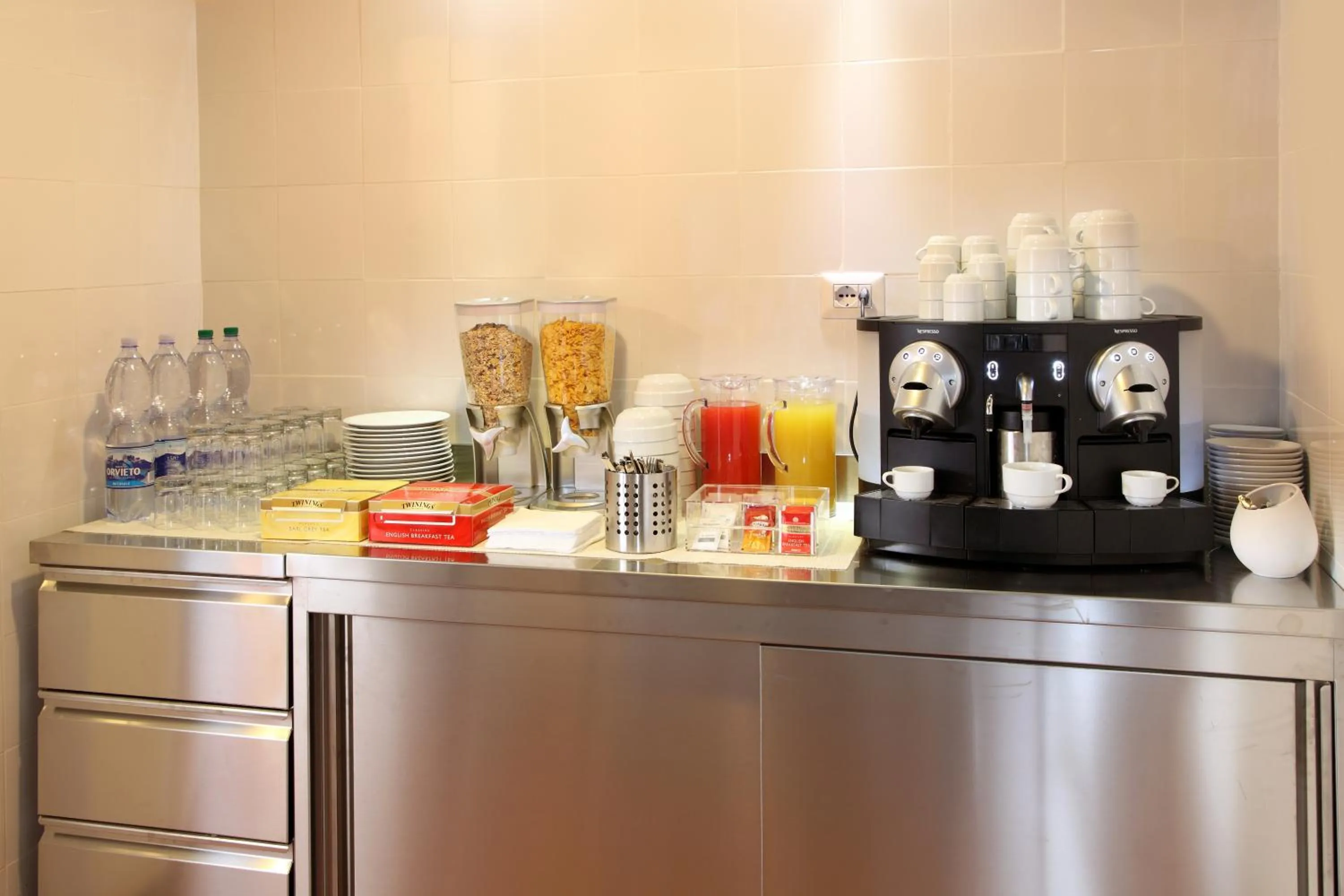 Lounge or bar in Hearth Hotel