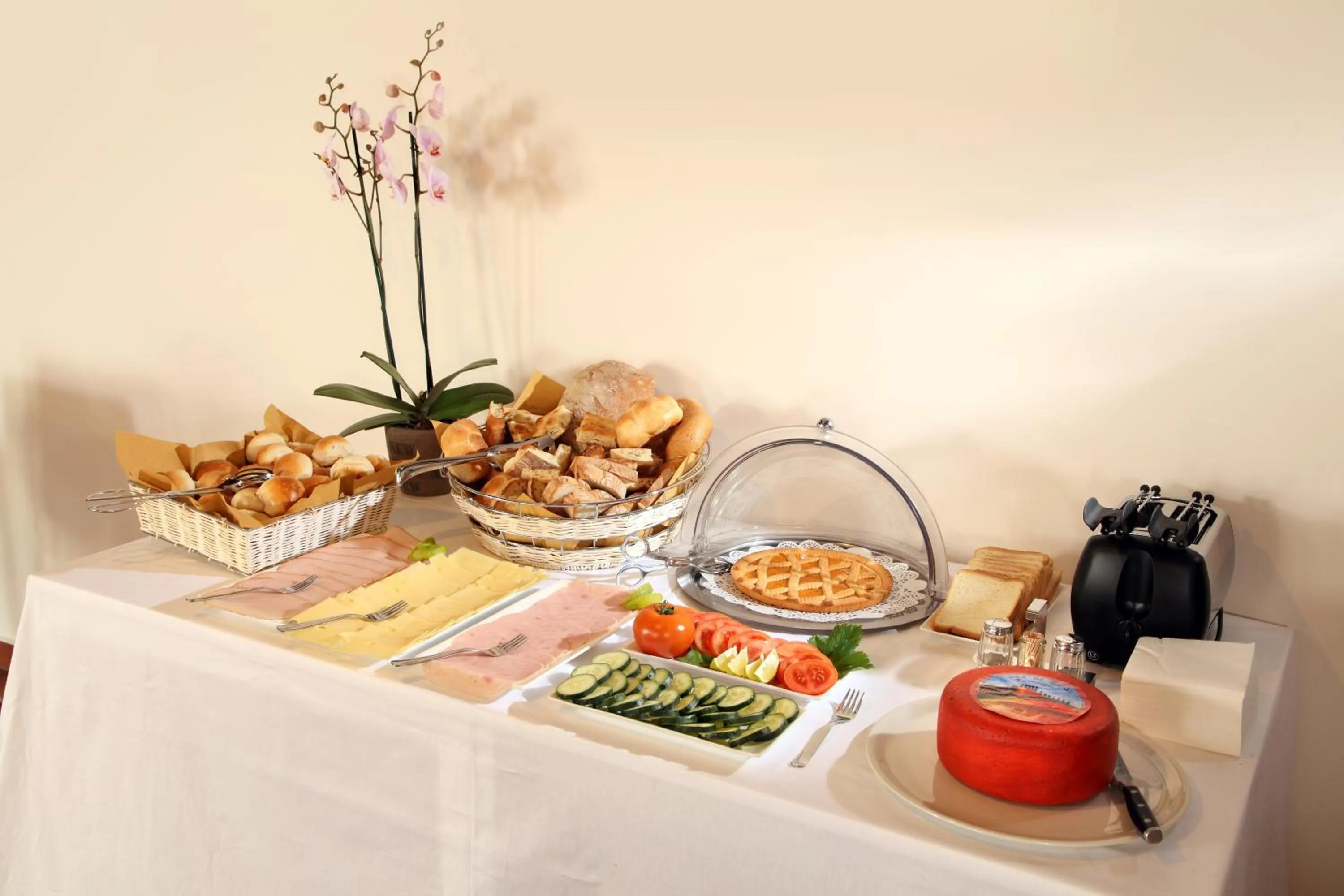 Restaurant/places to eat in Hearth Hotel