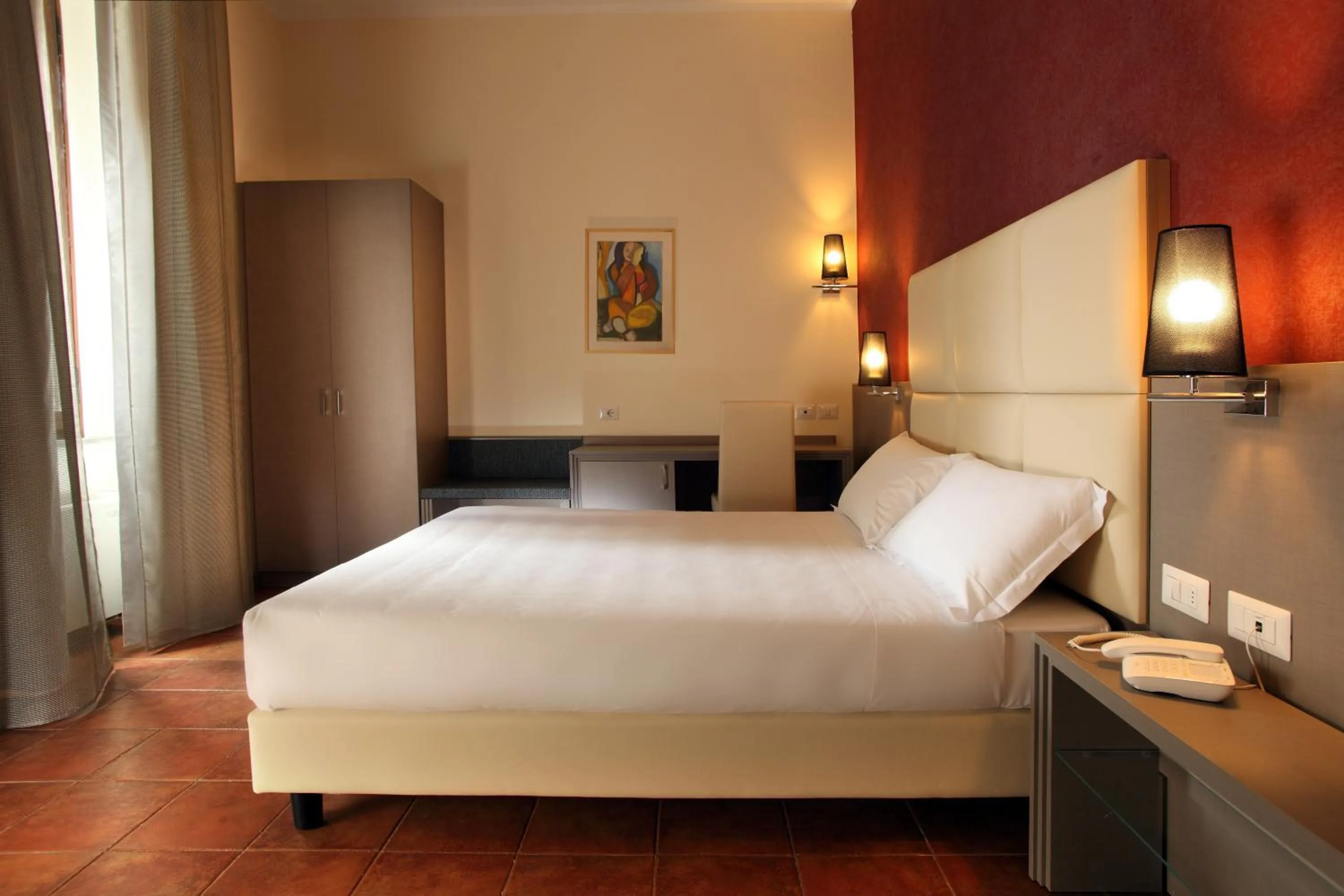 Photo of the whole room, Bed in Hearth Hotel