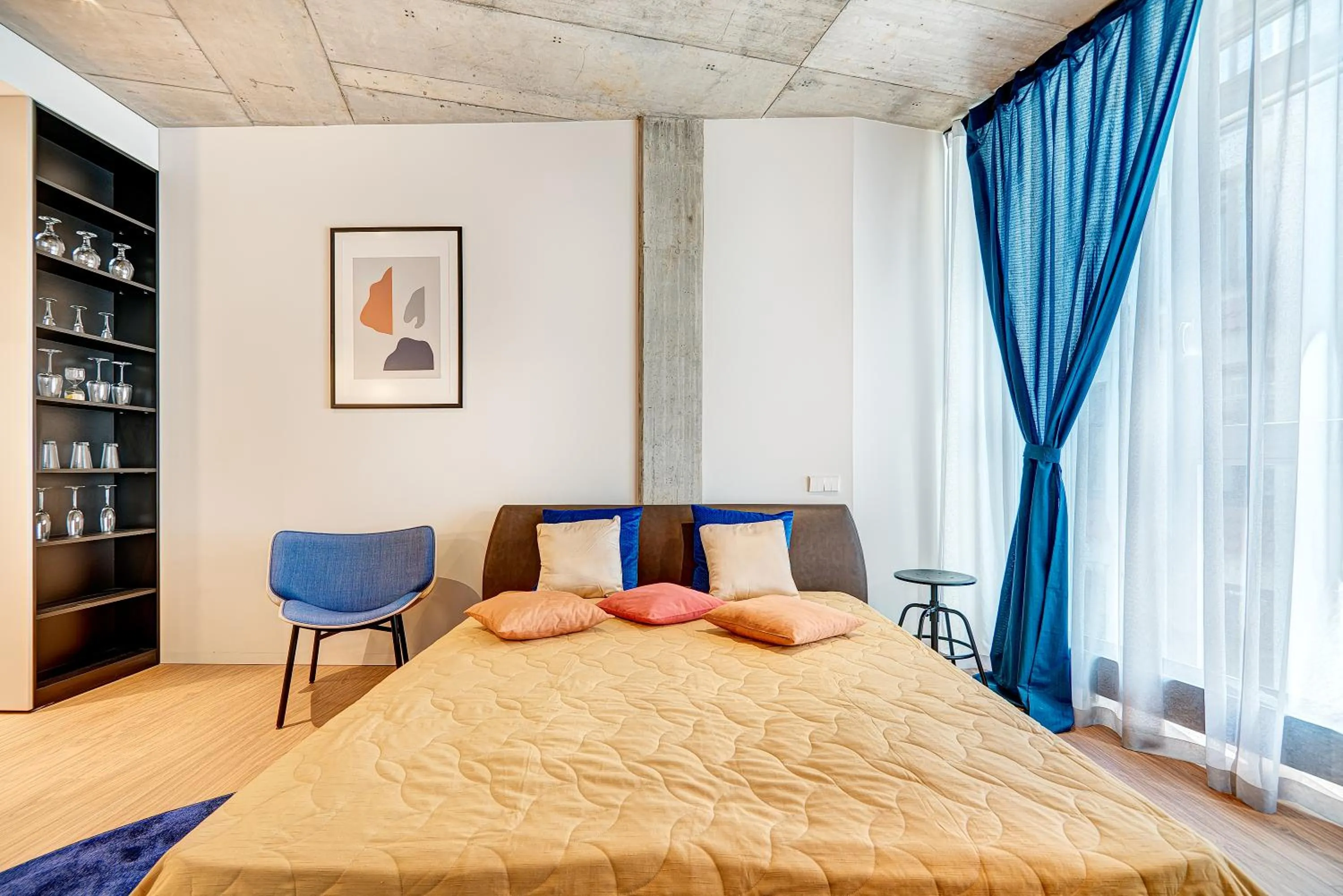 Bed in HaPPy Inn GOLD Studio, self check-in, Parking in the underground garage