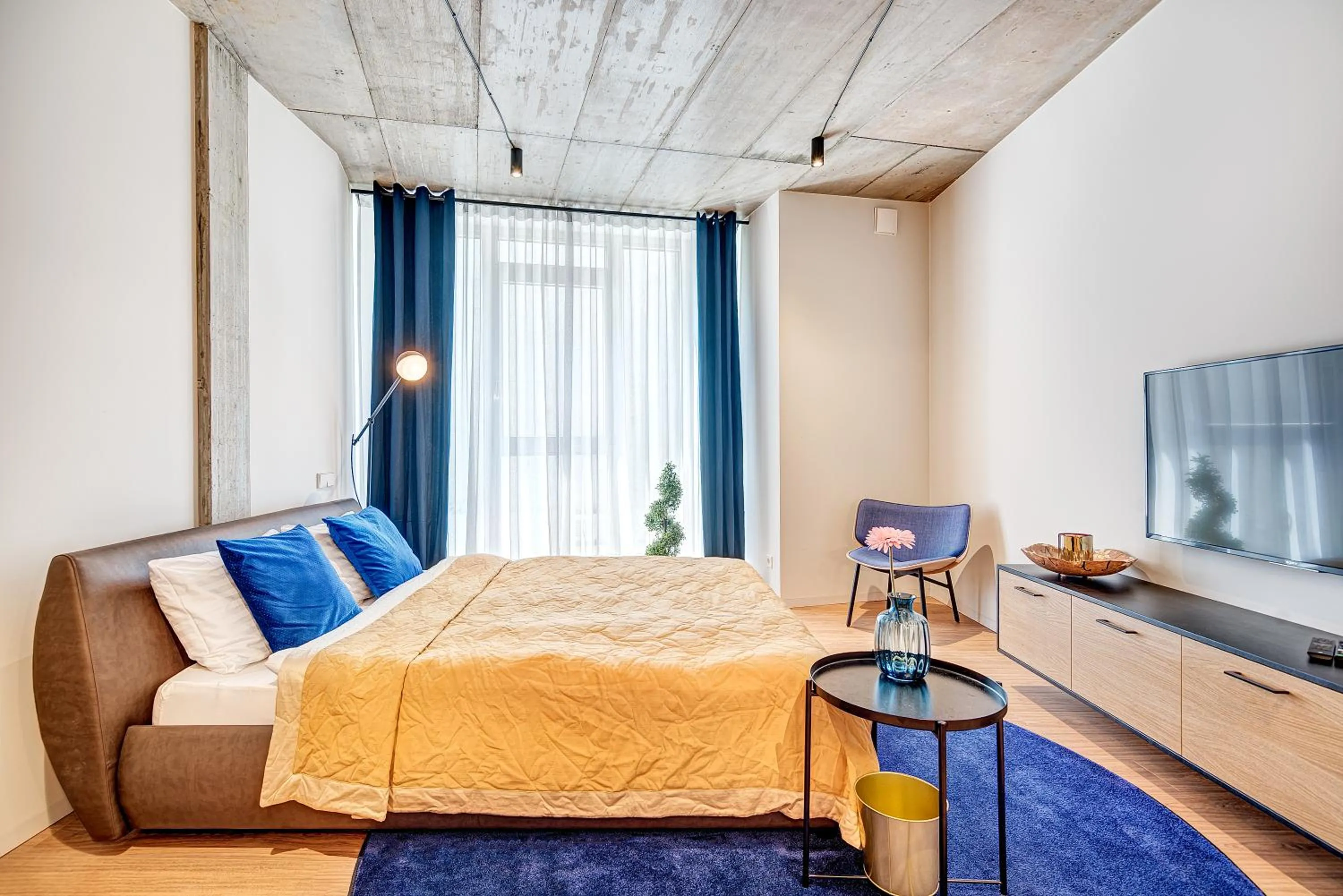 Bed in HaPPy Inn GOLD Studio, self check-in, Parking in the underground garage
