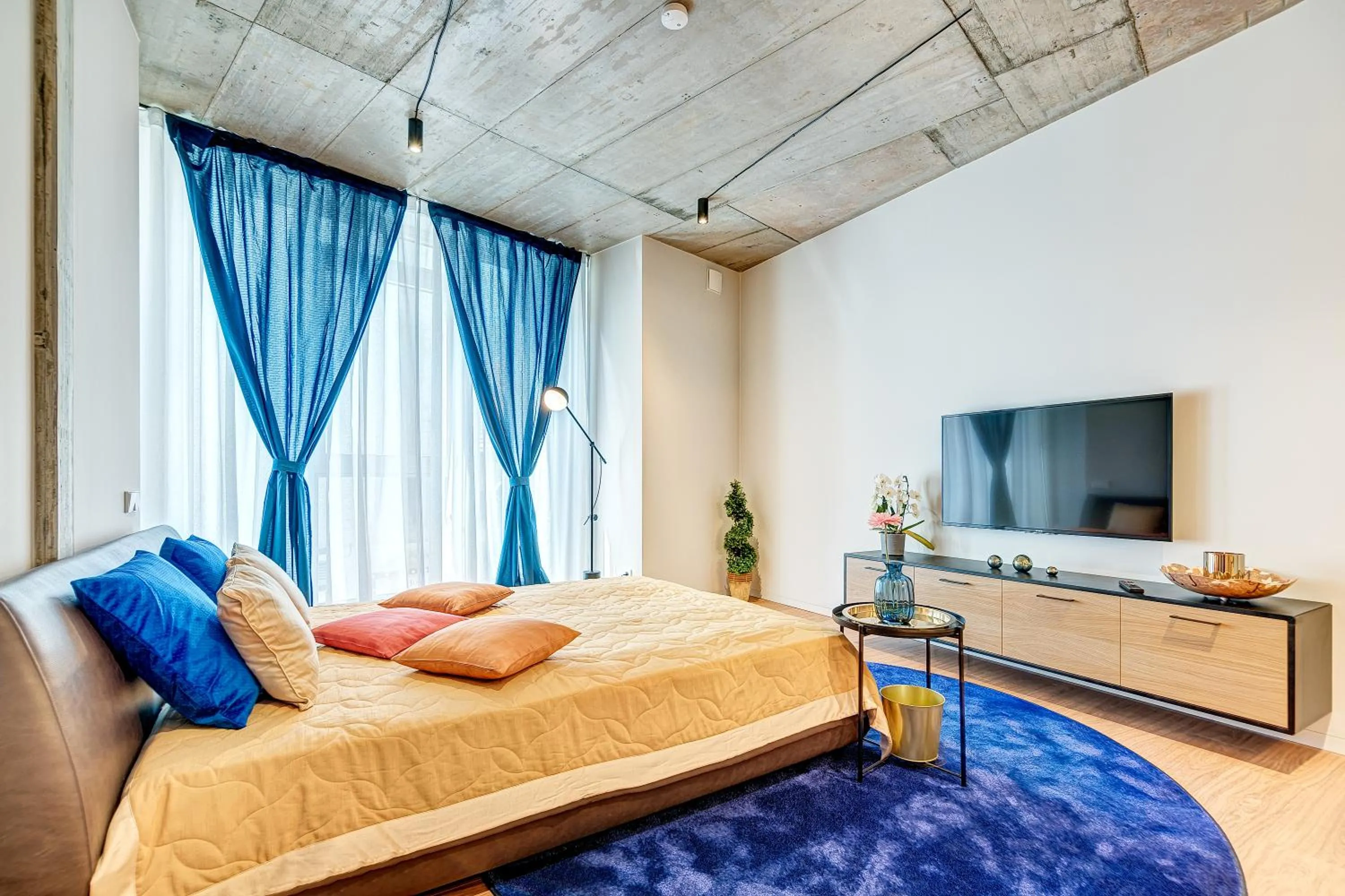 Bed in HaPPy Inn GOLD Studio, self check-in, Parking in the underground garage