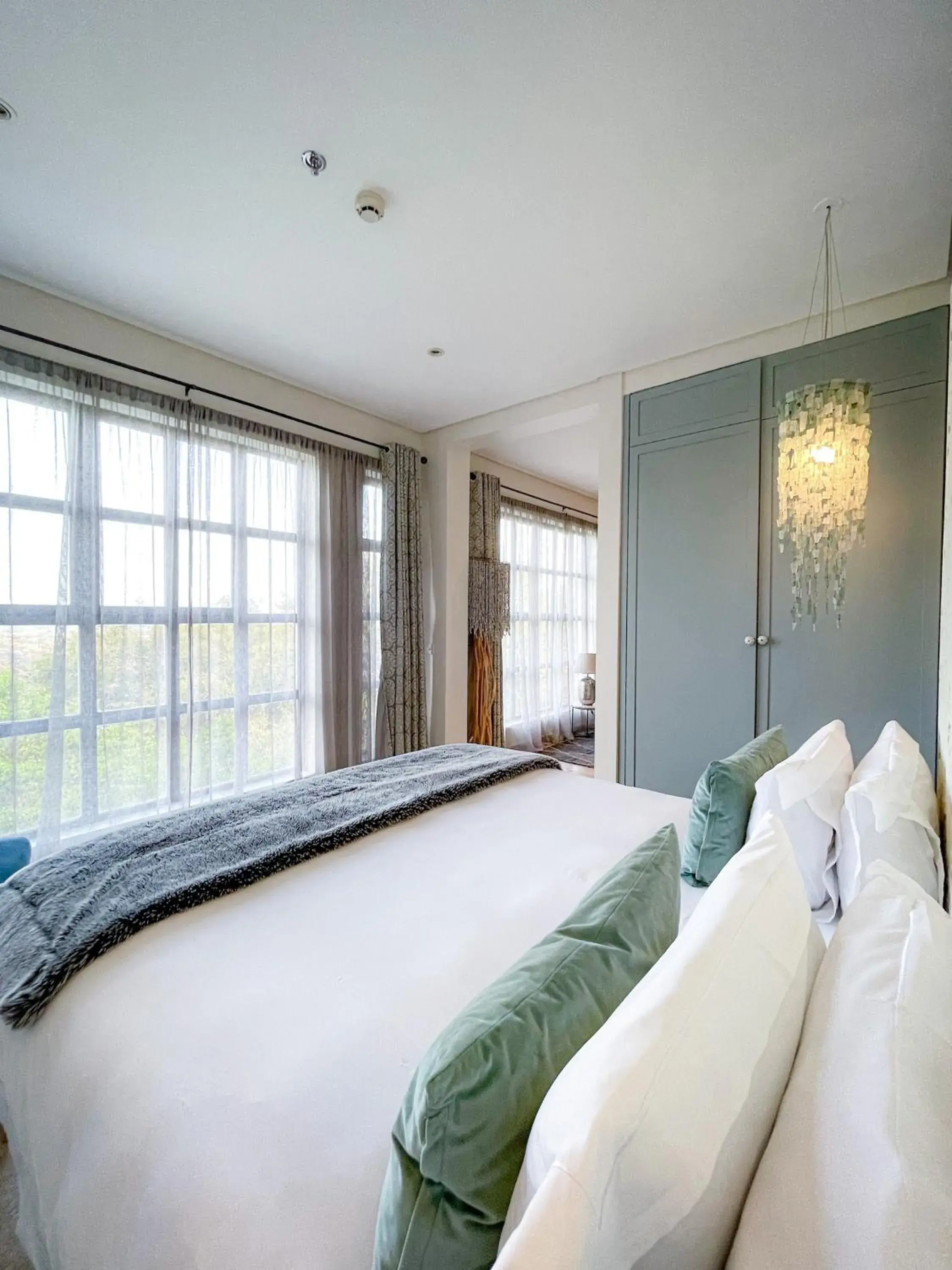 Suite in Latitude 0 Degrees Suite in Latitude 0 Degrees