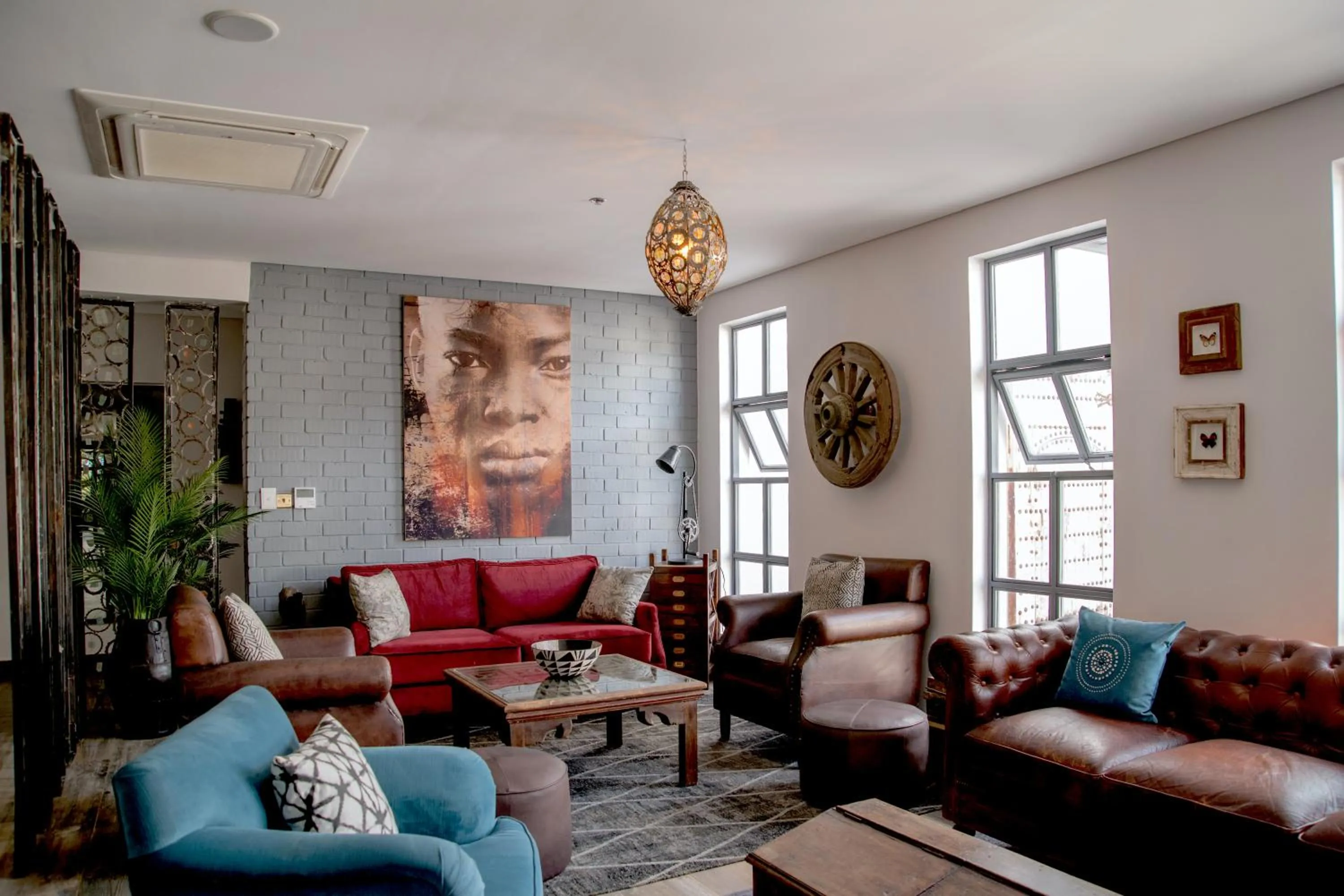 Business facilities in Latitude 0 Degrees