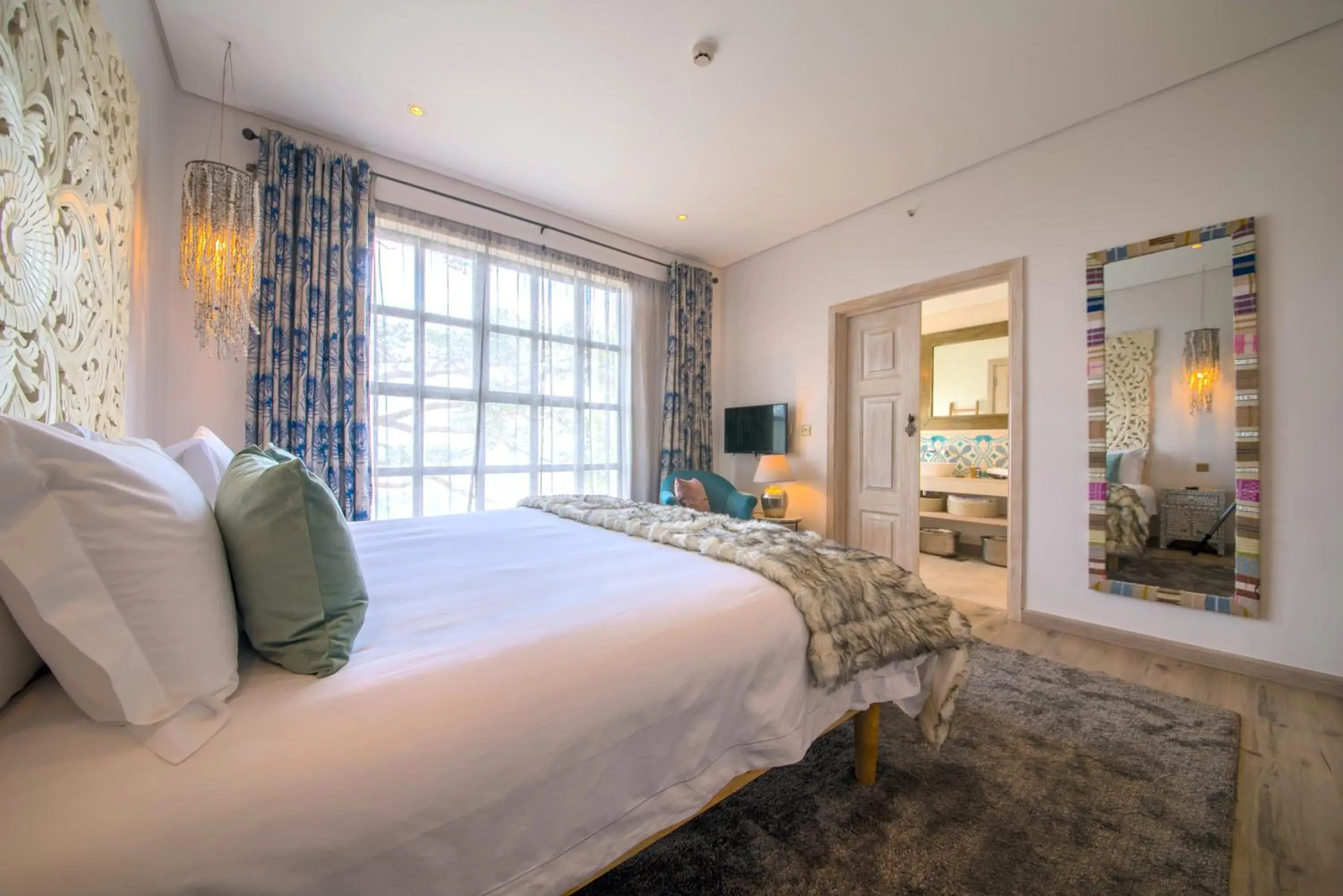 Bedroom, Bed in Latitude 0 Degrees Bedroom, Bed in Latitude 0 Degrees