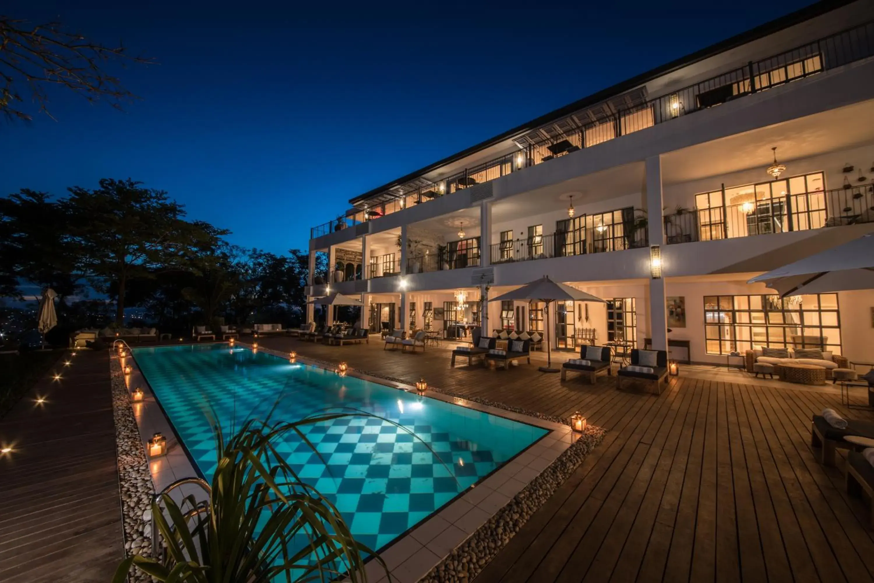 Property building in Latitude 0 Degrees Property building in Latitude 0 Degrees