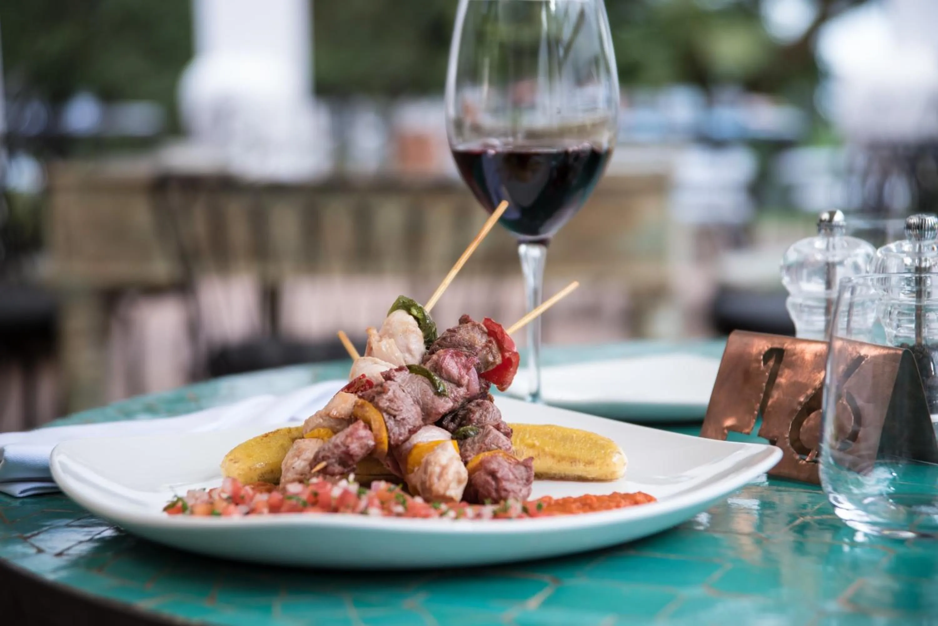 Food and drinks in Latitude 0 Degrees