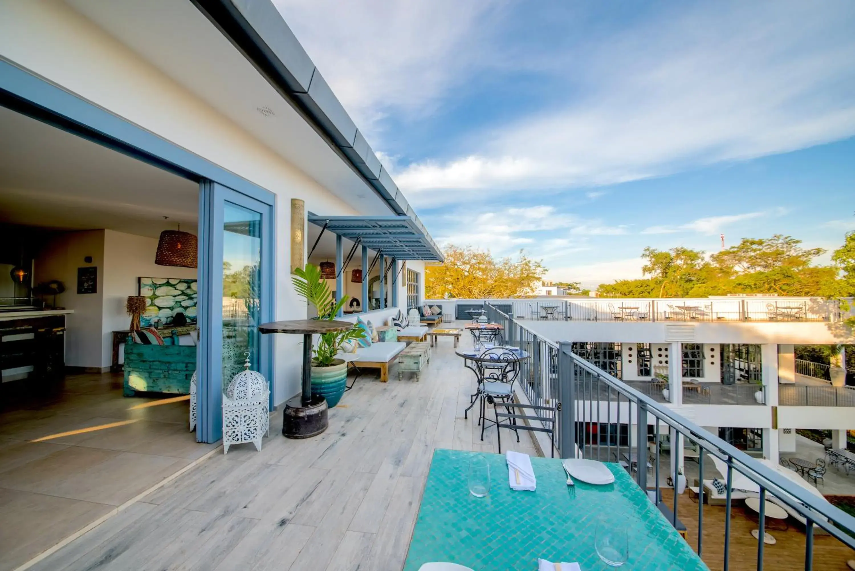 Restaurant/places to eat in Latitude 0 Degrees Restaurant/places to eat in Latitude 0 Degrees