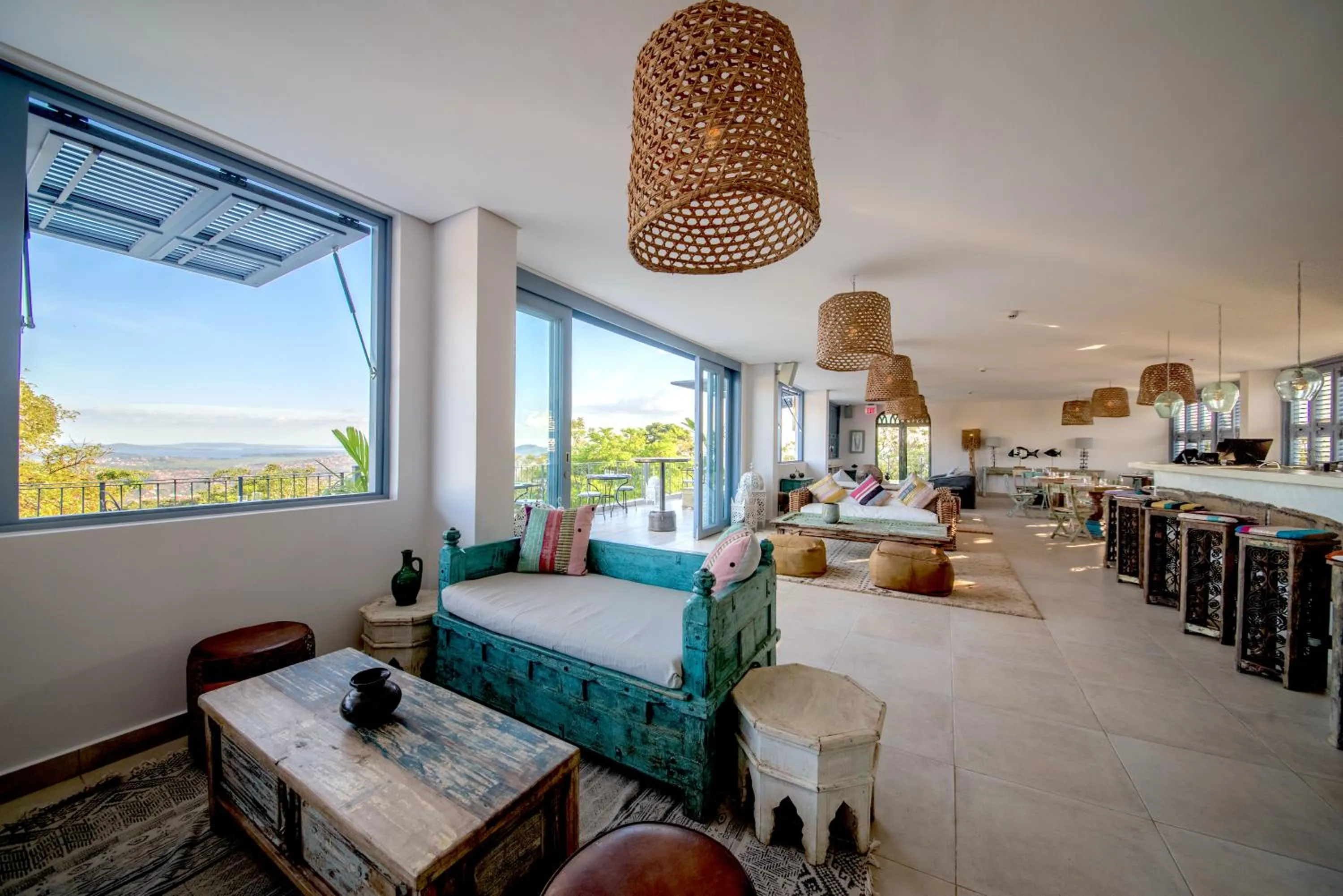 Restaurant/places to eat in Latitude 0 Degrees