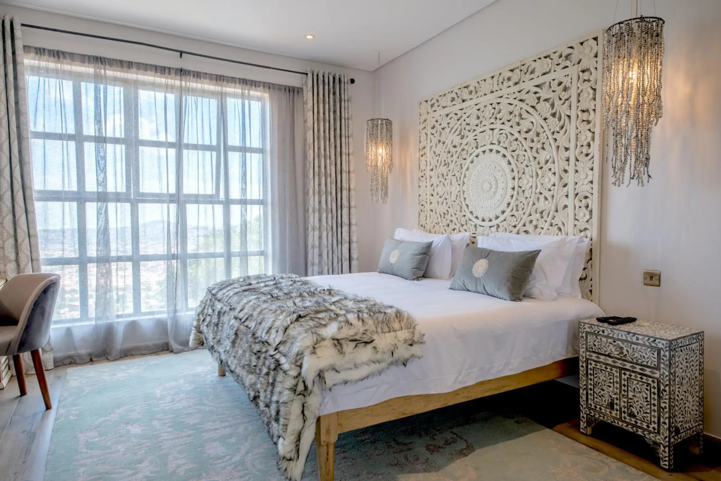 Bed in Latitude 0 Degrees Bed in Latitude 0 Degrees