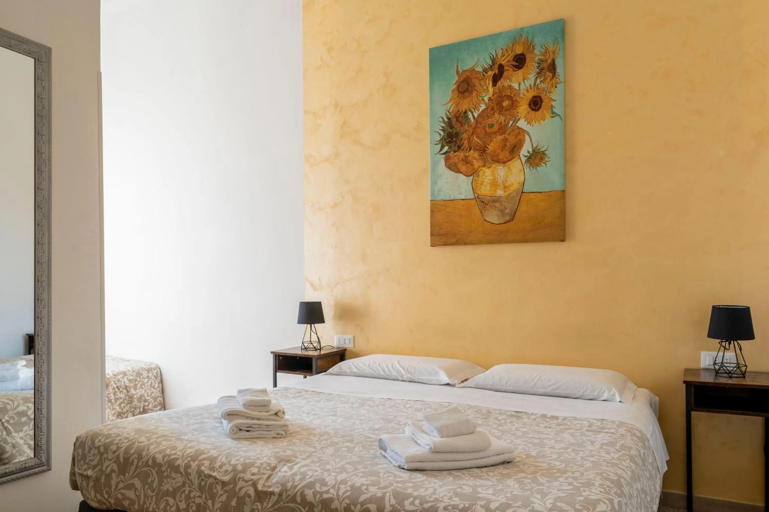 Photo of the whole room, Bed in St. Peter Central Rooms B&B