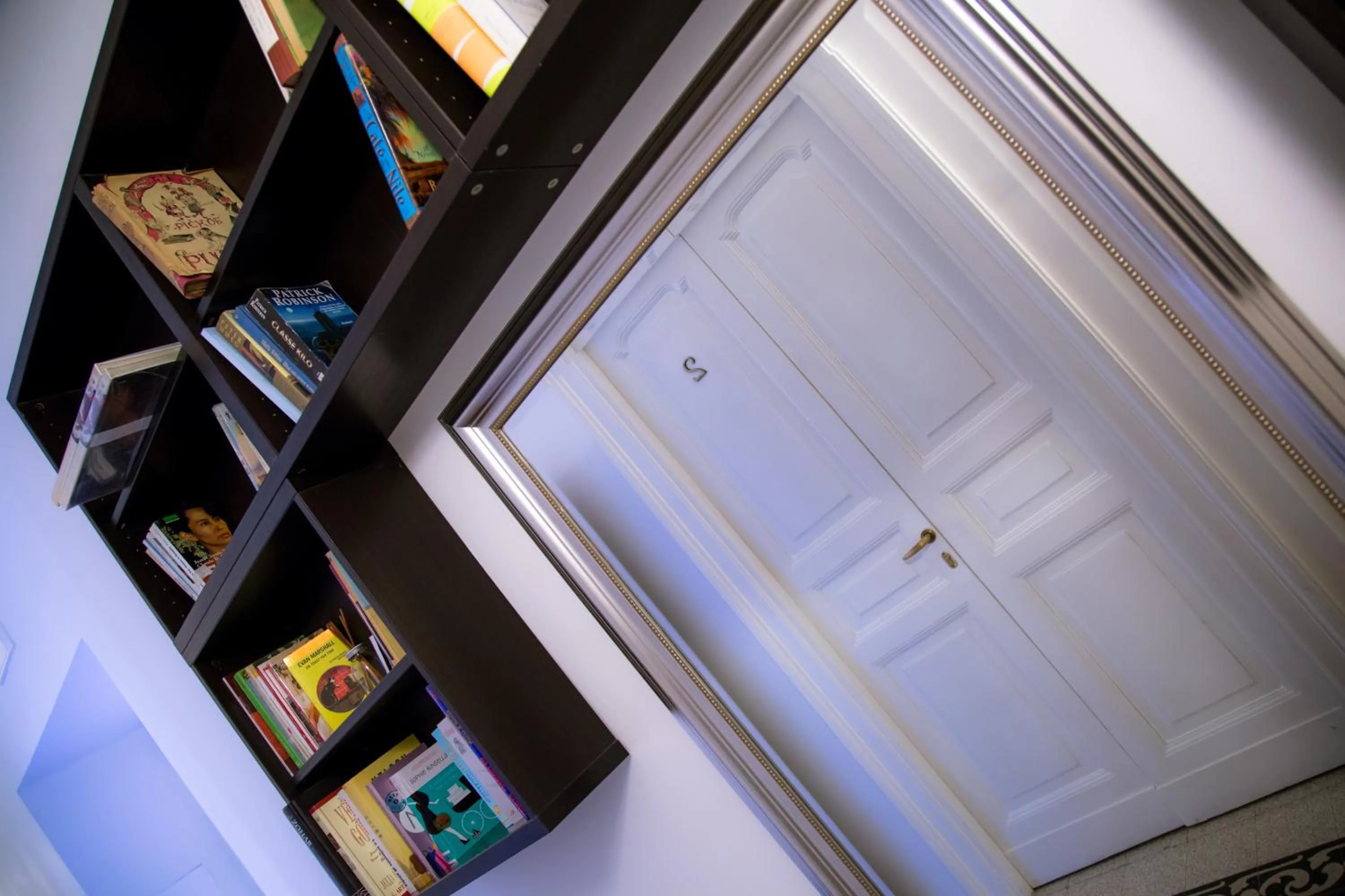 Library in St. Peter Central Rooms B&B