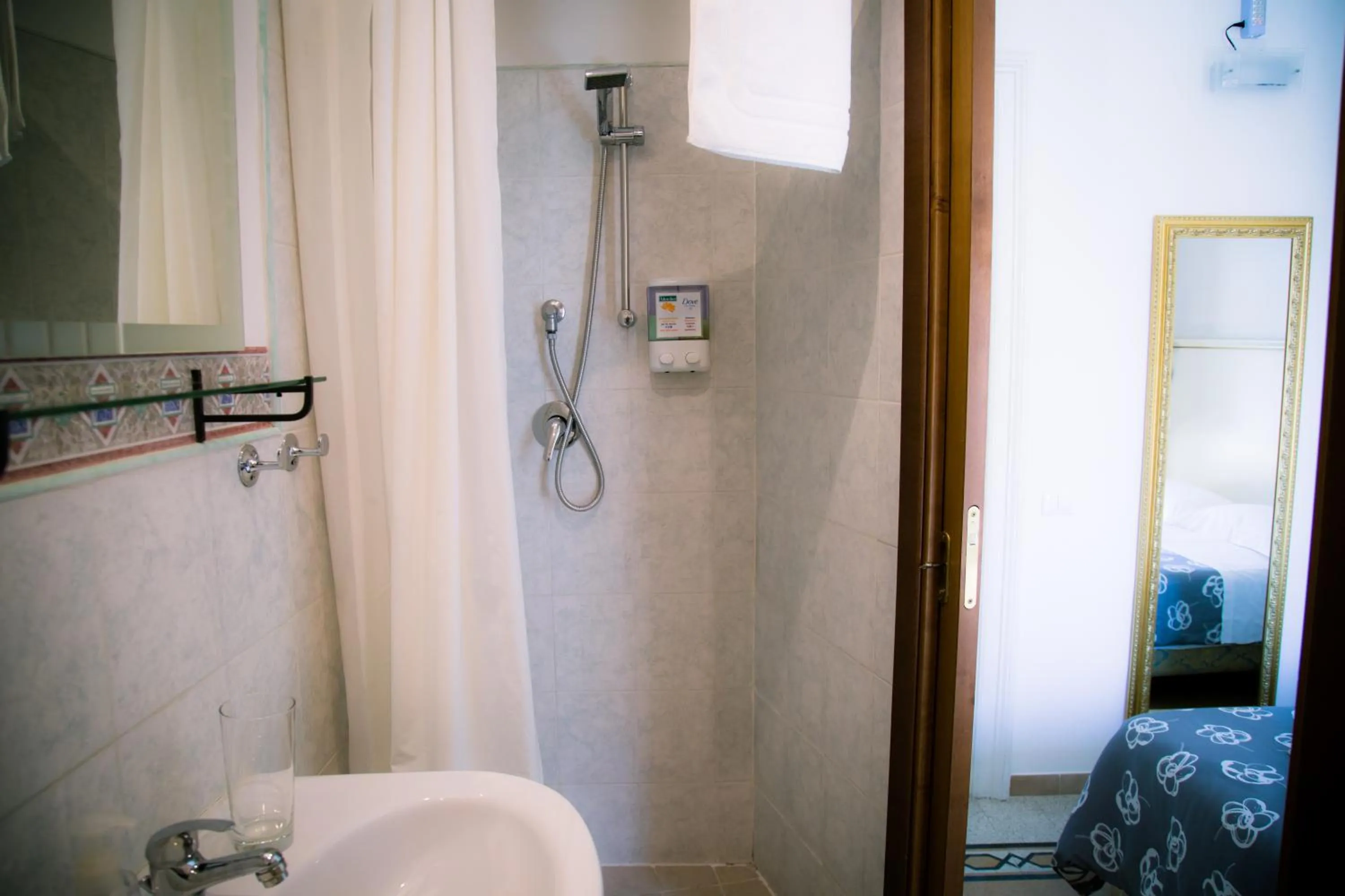 Bathroom in St. Peter Central Rooms B&B