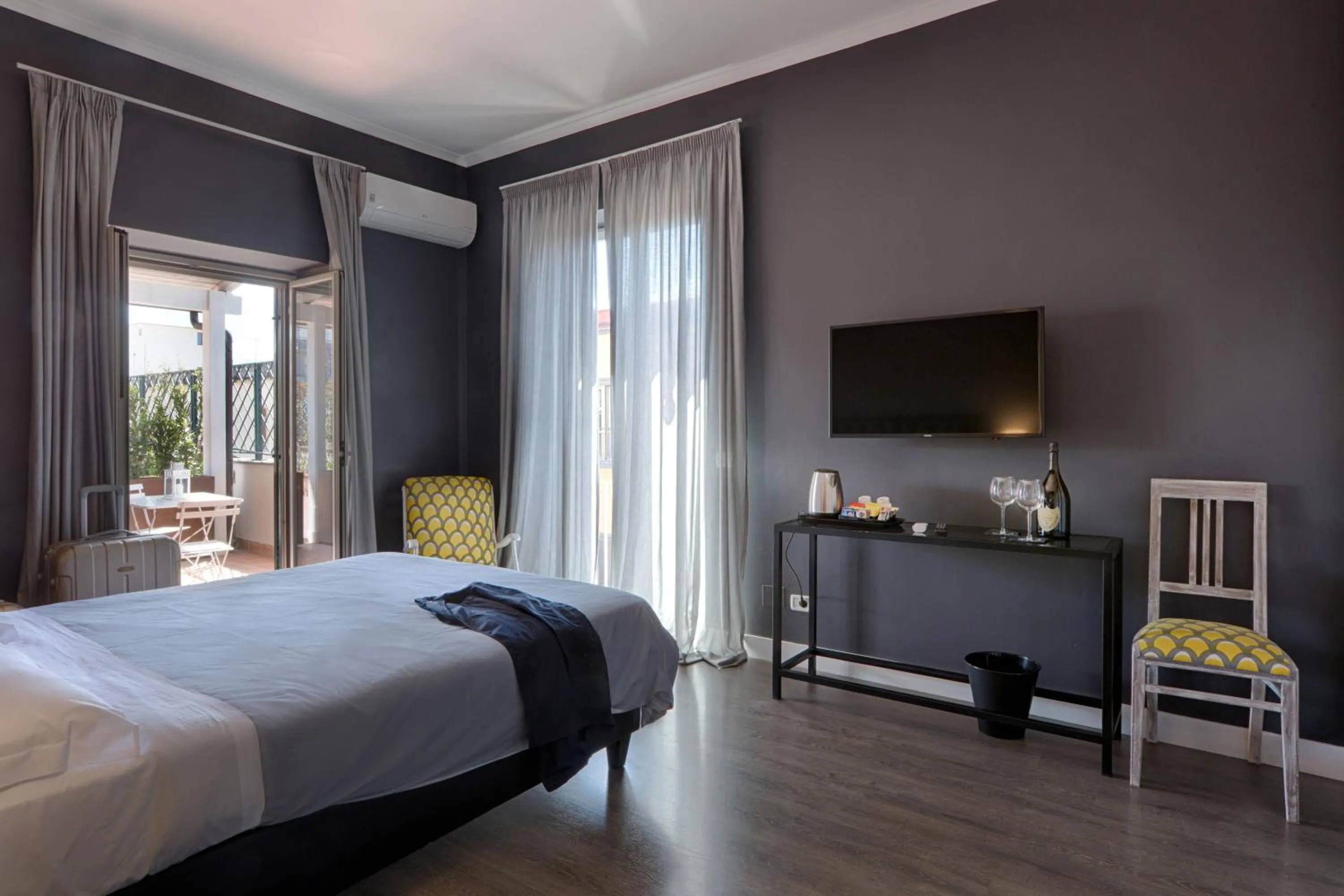 TV and multimedia, Bed in Casa Pacifico Pompei