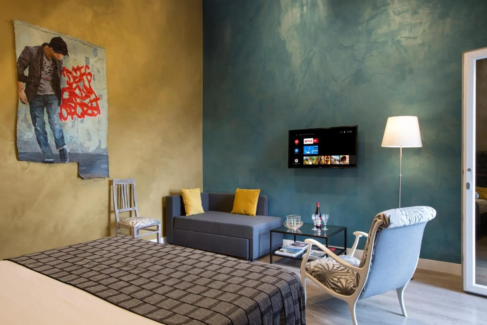 Living room, Bed in Casa Pacifico Pompei